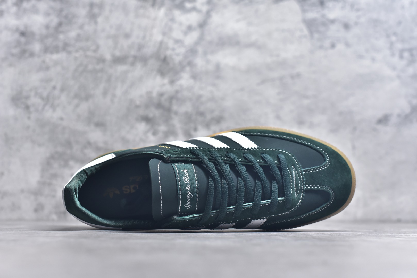 图片[4]-#AD Originals Handball SPZL 手球运动员系列百搭休闲运动板鞋 JP7067 这款来自阿迪达斯的这款HANDBALL SPZL前身是一双手球运动鞋，这一次拿来复刻，所以鞋面的主要色彩选用了黑色， 鞋面外侧除了Spezial字母之外还有三叶草标志。Handball SPZL作为复古手球训练鞋与作为室内足球鞋的Samba有着异曲同工之处，但是质感更为出众的鞋身以及丰富的配色选择比起Samba来讲可以说是更胜一筹了！尺码：36 36⅔ 37⅓ 38 38⅔ 39⅓ 40 40⅔ 41⅓ 42 42⅔ 43⅓ 44 45-选品中心