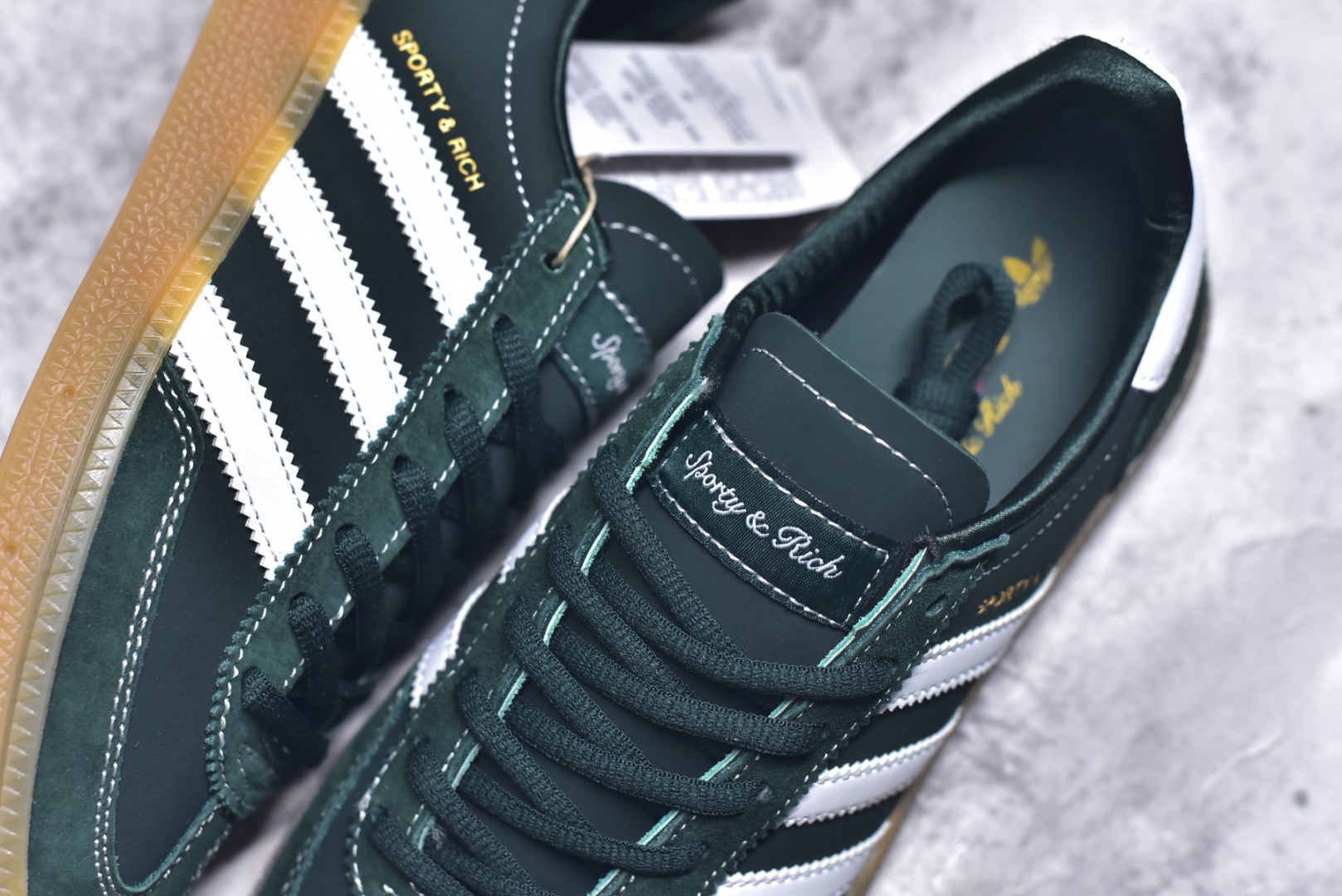图片[9]-#AD Originals Handball SPZL 手球运动员系列百搭休闲运动板鞋 JP7067 这款来自阿迪达斯的这款HANDBALL SPZL前身是一双手球运动鞋，这一次拿来复刻，所以鞋面的主要色彩选用了黑色， 鞋面外侧除了Spezial字母之外还有三叶草标志。Handball SPZL作为复古手球训练鞋与作为室内足球鞋的Samba有着异曲同工之处，但是质感更为出众的鞋身以及丰富的配色选择比起Samba来讲可以说是更胜一筹了！尺码：36 36⅔ 37⅓ 38 38⅔ 39⅓ 40 40⅔ 41⅓ 42 42⅔ 43⅓ 44 45-选品中心