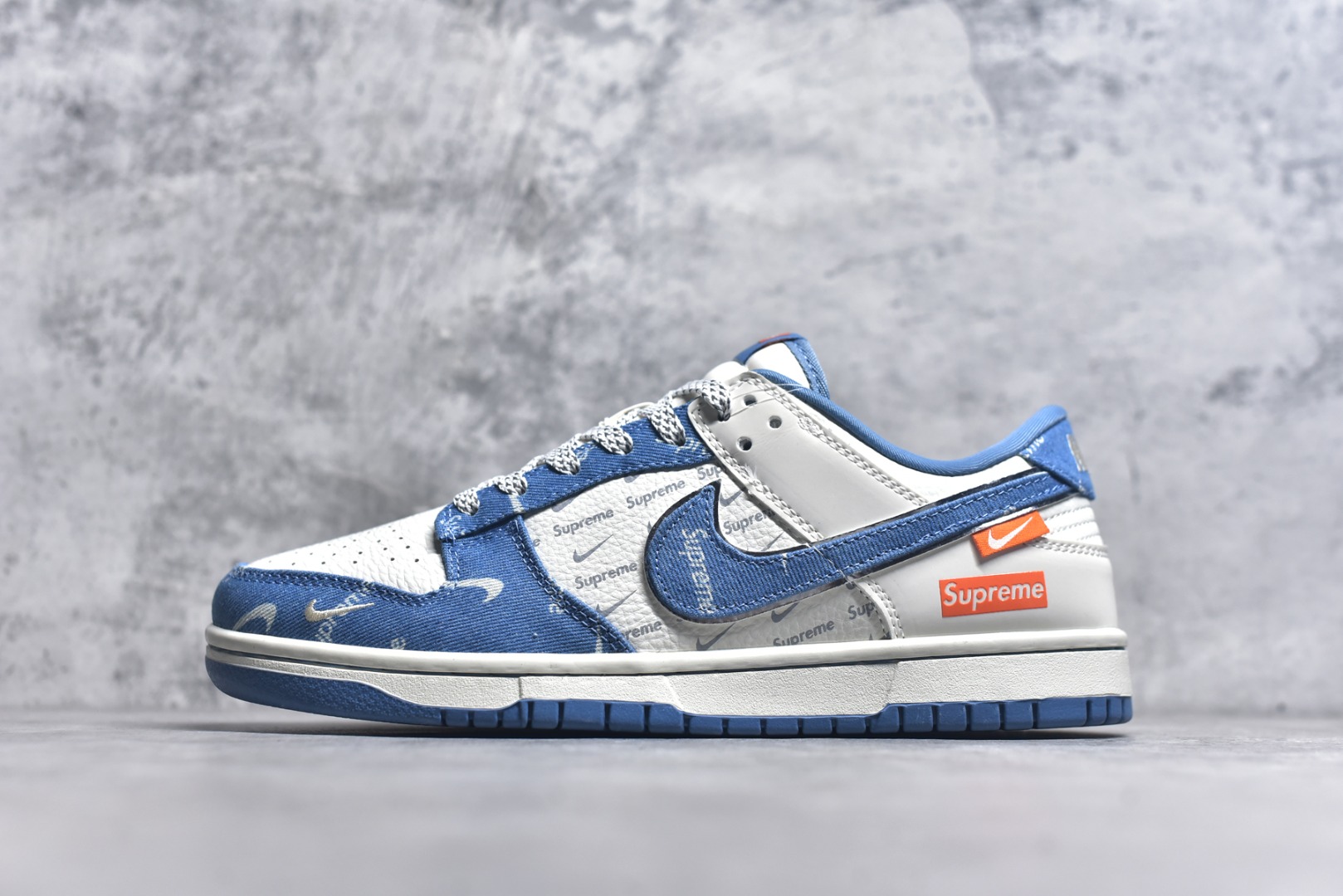#Nike SB Dunk Low Sup联名 蓝牛仔 周年高端定制 低帮休闲板鞋 SC9207-416 #定制鞋盒 大厂纯原品质出货 超高清洁度 皮料切割干净无任何毛边 细节完美 尺码：36 36.5 37.5 38 36.5 39 40 40.5 41 42 42.5 43 44 44.5 45 9.E5-选品中心