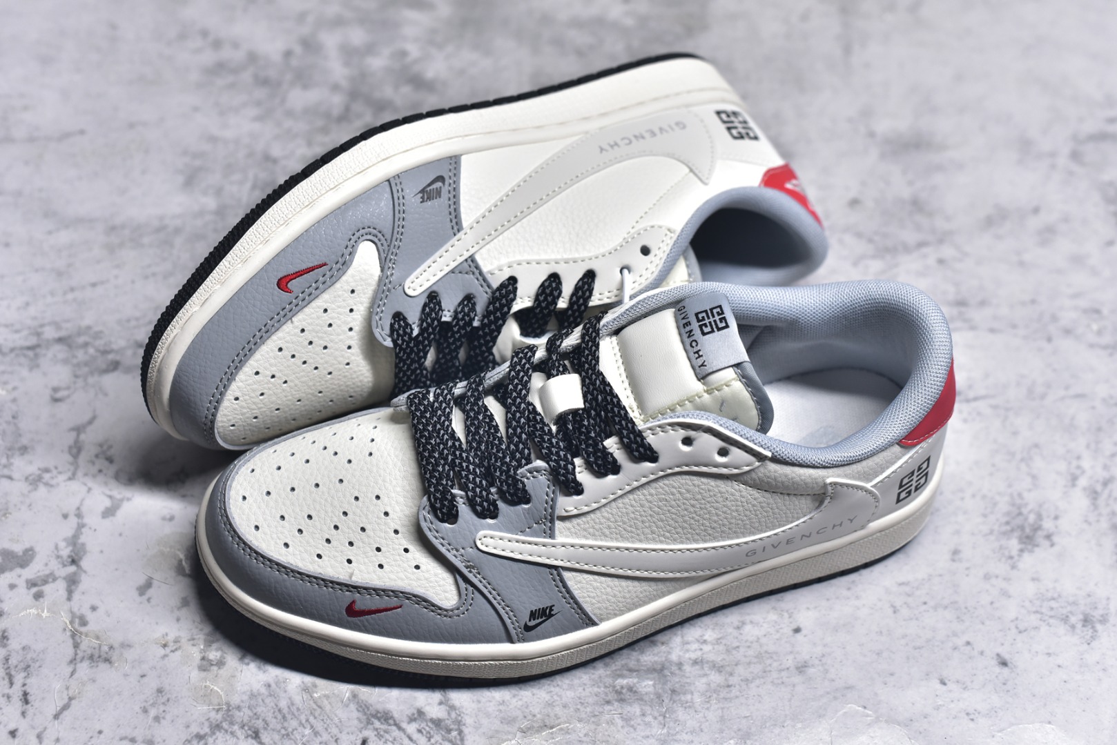图片[7]-#Travis Scott x Fragment Design x Air Jordan 1 Low OG SP AJ1 乔1纪梵希联名 灰黑底 低帮文化休闲板鞋 XS7089-599 #多方联名合作融合了Travis Scott 独特的音乐风格，藤原浩个性的设计风格以及Jordan品牌的经典元素 使其成为一双具有独特身份和价值的鞋子 清新而立体的外观加上联名标识更突出了其独特身份 这种配色方案显示出活力和时尚感 在视觉上引人注目 鞋身的质感和细腻的细节处理使其显得高端而格调十足 这款“倒钩”联名是设计与创意完美结合 融合多方的个性风格是一款备受瞩目的潮流鞋款 尺码：36 36.5 37.5 38 38.5 39 40 40.5 41 42 42.5 43 44 44.5 45 9.E5-选品中心