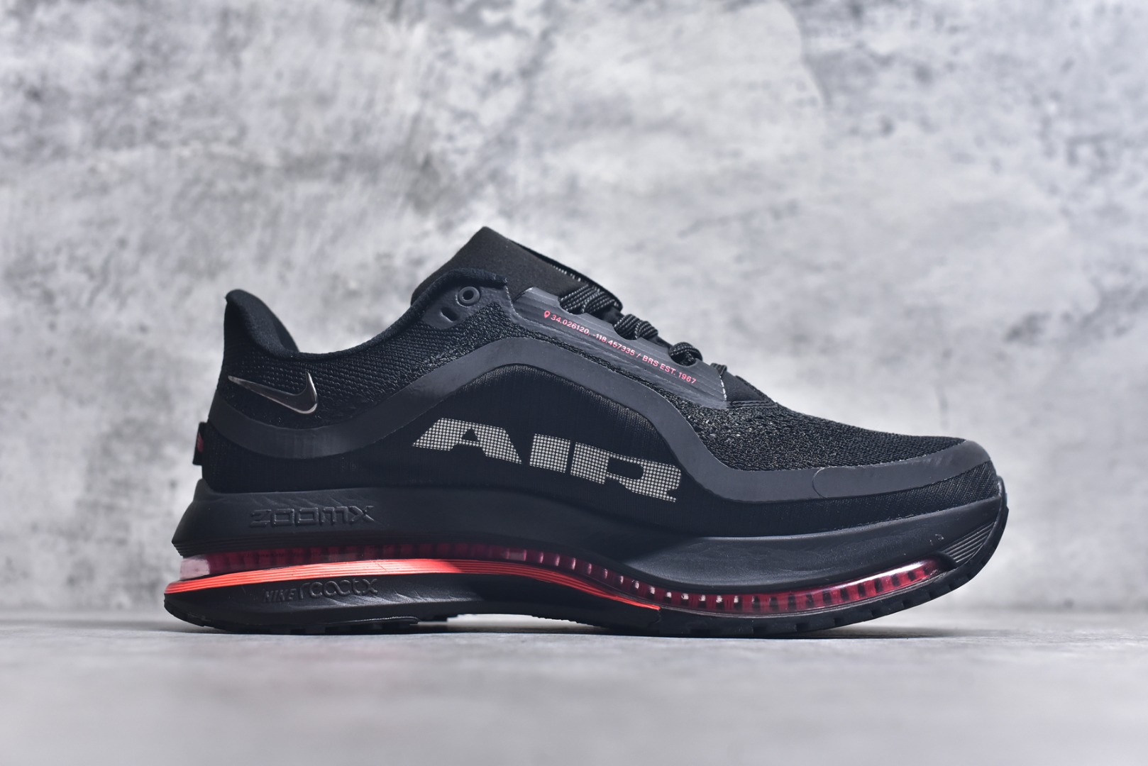 图片[3]-#NK Pegasus Premium 飞马全掌气垫跑步运动鞋 HQ2592-003气垫的究极进化 NIKE2025新王炸 • 在特有Air科技加持下，耐克带来全新Pegasus Premium。这款跑鞋在传承耐克飞马（Pegasus）系列标志性的缓震功能的同时，将首次搭载耐克的塑型可视化Air Zoom气垫单元。• 塑型Air Zoom气垫单元贴合脚部的自然轮廓，帮助跑者在从后跟到脚趾的过渡中能够有效传递力量，带来一种前所未有的轻盈、顺畅回馈体验。中底采用ZoomX泡绵，后跟则使用ReactX泡绵，为跑者提供稳定流畅的推进感。• 塑型可视化Air Zoom气垫单元和精心配置的泡绵组合，让Pegasus Premium成为耐克飞马系列中颇具能量回馈的鞋款。• 全新Pegasus Premium不仅展示了耐克势头强劲的创新周期，证明了其特有的Air科技的强大实力，更体现了耐克倾听和服务运动员的能力。尺码：36 36.5 37.5 38 38.5 39 40 40.5 41 42 42.5 43 44 44.5 45 46-选品中心