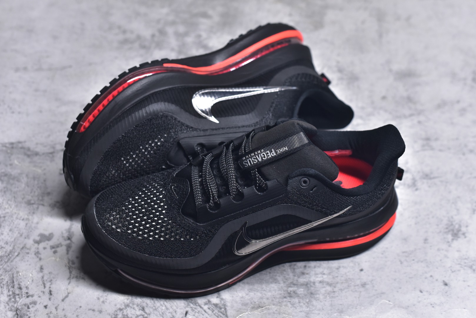 图片[7]-#NK Pegasus Premium 飞马全掌气垫跑步运动鞋 HQ2592-003气垫的究极进化 NIKE2025新王炸 • 在特有Air科技加持下，耐克带来全新Pegasus Premium。这款跑鞋在传承耐克飞马（Pegasus）系列标志性的缓震功能的同时，将首次搭载耐克的塑型可视化Air Zoom气垫单元。• 塑型Air Zoom气垫单元贴合脚部的自然轮廓，帮助跑者在从后跟到脚趾的过渡中能够有效传递力量，带来一种前所未有的轻盈、顺畅回馈体验。中底采用ZoomX泡绵，后跟则使用ReactX泡绵，为跑者提供稳定流畅的推进感。• 塑型可视化Air Zoom气垫单元和精心配置的泡绵组合，让Pegasus Premium成为耐克飞马系列中颇具能量回馈的鞋款。• 全新Pegasus Premium不仅展示了耐克势头强劲的创新周期，证明了其特有的Air科技的强大实力，更体现了耐克倾听和服务运动员的能力。尺码：36 36.5 37.5 38 38.5 39 40 40.5 41 42 42.5 43 44 44.5 45 46-选品中心