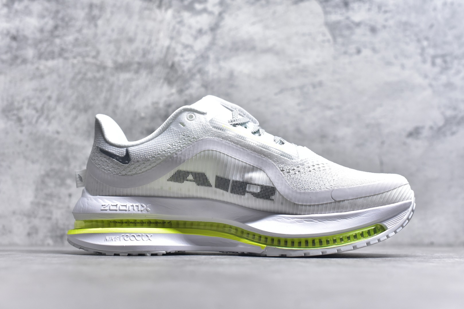 图片[3]-#NK Pegasus Premium 飞马全掌气垫跑步运动鞋 HQ2592-100 气垫的究极进化 NIKE2025新王炸 • 在特有Air科技加持下，耐克带来全新Pegasus Premium。这款跑鞋在传承耐克飞马（Pegasus）系列标志性的缓震功能的同时，将首次搭载耐克的塑型可视化Air Zoom气垫单元。• 塑型Air Zoom气垫单元贴合脚部的自然轮廓，帮助跑者在从后跟到脚趾的过渡中能够有效传递力量，带来一种前所未有的轻盈、顺畅回馈体验。中底采用ZoomX泡绵，后跟则使用ReactX泡绵，为跑者提供稳定流畅的推进感。• 塑型可视化Air Zoom气垫单元和精心配置的泡绵组合，让Pegasus Premium成为耐克飞马系列中颇具能量回馈的鞋款。• 全新Pegasus Premium不仅展示了耐克势头强劲的创新周期，证明了其特有的Air科技的强大实力，更体现了耐克倾听和服务运动员的能力。尺码： 39 40 40.5 41 42 42.5 43 44 44.5 45 46-选品中心