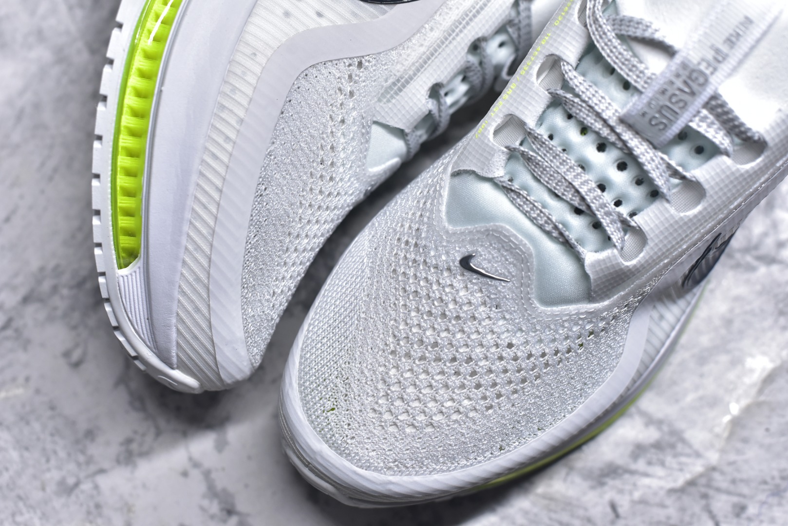 图片[8]-#NK Pegasus Premium 飞马全掌气垫跑步运动鞋 HQ2592-100 气垫的究极进化 NIKE2025新王炸 • 在特有Air科技加持下，耐克带来全新Pegasus Premium。这款跑鞋在传承耐克飞马（Pegasus）系列标志性的缓震功能的同时，将首次搭载耐克的塑型可视化Air Zoom气垫单元。• 塑型Air Zoom气垫单元贴合脚部的自然轮廓，帮助跑者在从后跟到脚趾的过渡中能够有效传递力量，带来一种前所未有的轻盈、顺畅回馈体验。中底采用ZoomX泡绵，后跟则使用ReactX泡绵，为跑者提供稳定流畅的推进感。• 塑型可视化Air Zoom气垫单元和精心配置的泡绵组合，让Pegasus Premium成为耐克飞马系列中颇具能量回馈的鞋款。• 全新Pegasus Premium不仅展示了耐克势头强劲的创新周期，证明了其特有的Air科技的强大实力，更体现了耐克倾听和服务运动员的能力。尺码： 39 40 40.5 41 42 42.5 43 44 44.5 45 46-选品中心