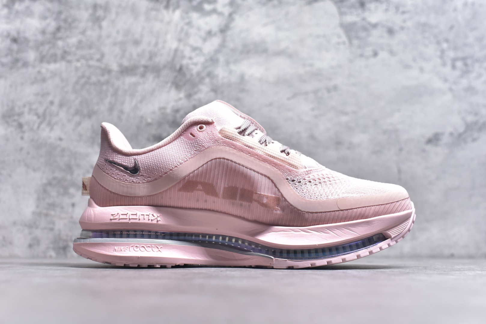 图片[3]-#NK Pegasus Premium 飞马全掌气垫跑步运动鞋 HQ2593-601气垫的究极进化 NIKE2025新王炸 • 在特有Air科技加持下，耐克带来全新Pegasus Premium。这款跑鞋在传承耐克飞马（Pegasus）系列标志性的缓震功能的同时，将首次搭载耐克的塑型可视化Air Zoom气垫单元。• 塑型Air Zoom气垫单元贴合脚部的自然轮廓，帮助跑者在从后跟到脚趾的过渡中能够有效传递力量，带来一种前所未有的轻盈、顺畅回馈体验。中底采用ZoomX泡绵，后跟则使用ReactX泡绵，为跑者提供稳定流畅的推进感。• 塑型可视化Air Zoom气垫单元和精心配置的泡绵组合，让Pegasus Premium成为耐克飞马系列中颇具能量回馈的鞋款。• 全新Pegasus Premium不仅展示了耐克势头强劲的创新周期，证明了其特有的Air科技的强大实力，更体现了耐克倾听和服务运动员的能力。尺码：36 36.5 37.5 38 38.5 39 40-选品中心