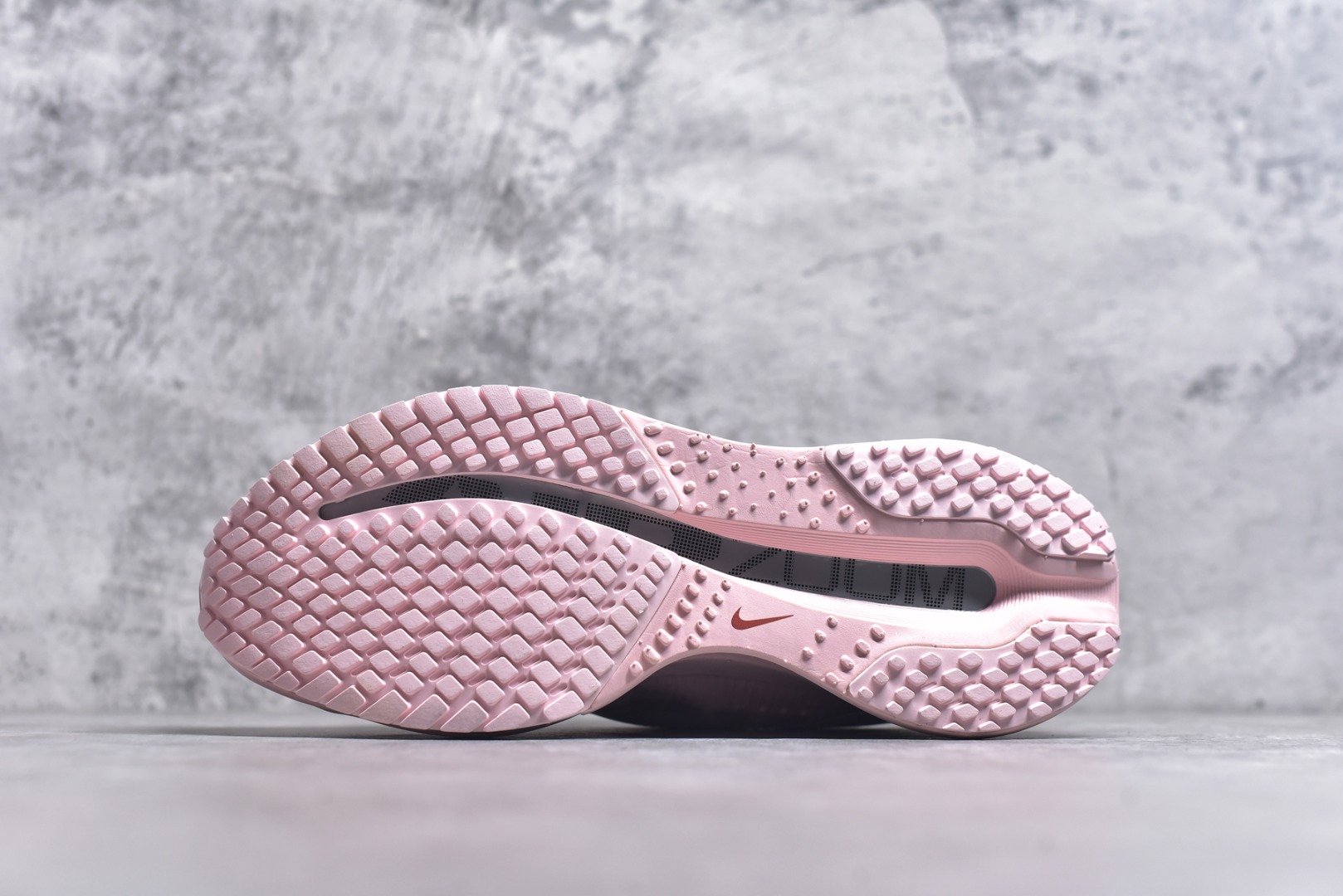 图片[6]-#NK Pegasus Premium 飞马全掌气垫跑步运动鞋 HQ2593-601气垫的究极进化 NIKE2025新王炸 • 在特有Air科技加持下，耐克带来全新Pegasus Premium。这款跑鞋在传承耐克飞马（Pegasus）系列标志性的缓震功能的同时，将首次搭载耐克的塑型可视化Air Zoom气垫单元。• 塑型Air Zoom气垫单元贴合脚部的自然轮廓，帮助跑者在从后跟到脚趾的过渡中能够有效传递力量，带来一种前所未有的轻盈、顺畅回馈体验。中底采用ZoomX泡绵，后跟则使用ReactX泡绵，为跑者提供稳定流畅的推进感。• 塑型可视化Air Zoom气垫单元和精心配置的泡绵组合，让Pegasus Premium成为耐克飞马系列中颇具能量回馈的鞋款。• 全新Pegasus Premium不仅展示了耐克势头强劲的创新周期，证明了其特有的Air科技的强大实力，更体现了耐克倾听和服务运动员的能力。尺码：36 36.5 37.5 38 38.5 39 40-选品中心