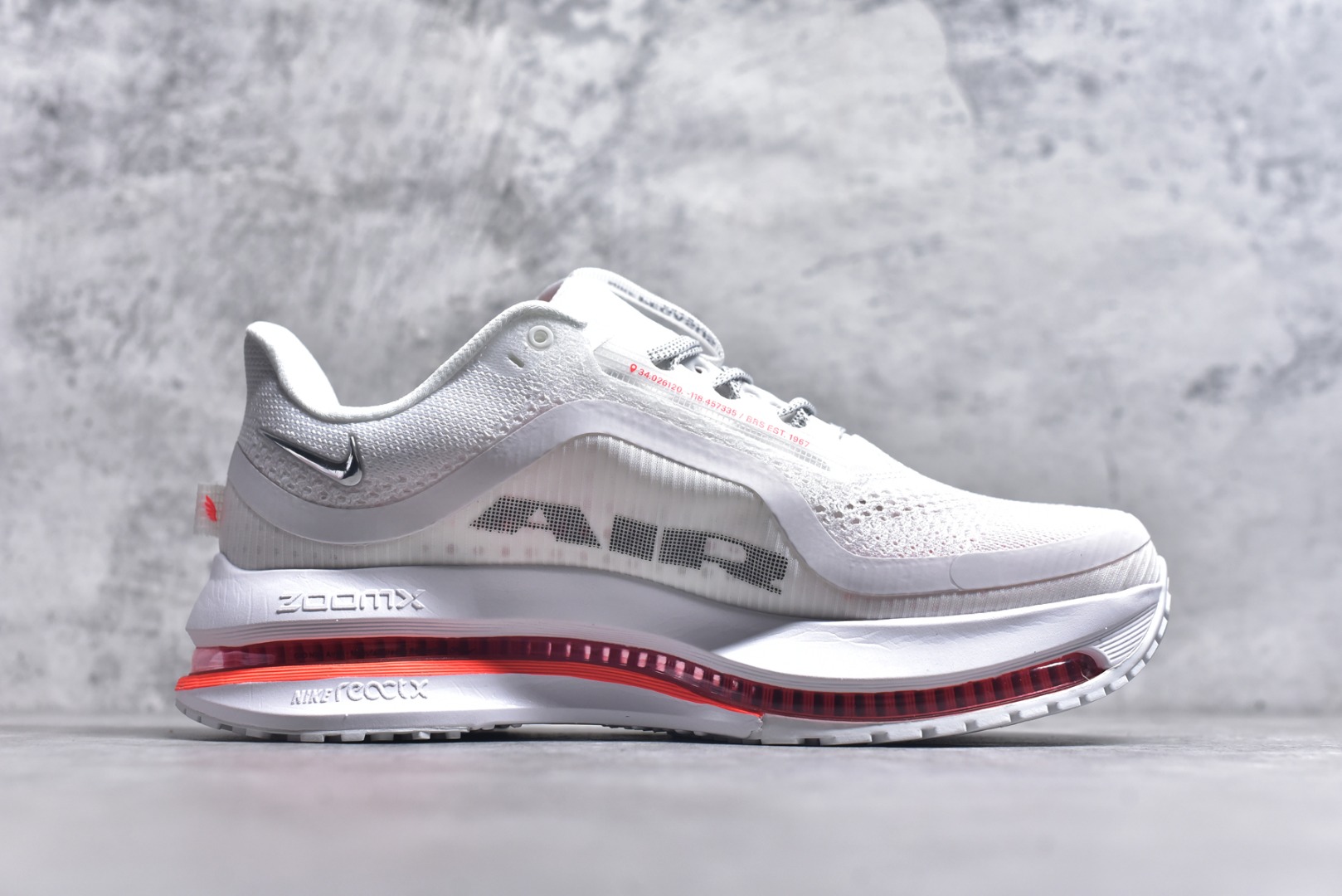 图片[3]-#NK Pegasus Premium 飞马全掌气垫跑步运动鞋 HQ2592-101 气垫的究极进化 NIKE2025新王炸 • 在特有Air科技加持下，耐克带来全新Pegasus Premium。这款跑鞋在传承耐克飞马（Pegasus）系列标志性的缓震功能的同时，将首次搭载耐克的塑型可视化Air Zoom气垫单元。• 塑型Air Zoom气垫单元贴合脚部的自然轮廓，帮助跑者在从后跟到脚趾的过渡中能够有效传递力量，带来一种前所未有的轻盈、顺畅回馈体验。中底采用ZoomX泡绵，后跟则使用ReactX泡绵，为跑者提供稳定流畅的推进感。• 塑型可视化Air Zoom气垫单元和精心配置的泡绵组合，让Pegasus Premium成为耐克飞马系列中颇具能量回馈的鞋款。• 全新Pegasus Premium不仅展示了耐克势头强劲的创新周期，证明了其特有的Air科技的强大实力，更体现了耐克倾听和服务运动员的能力。尺码：36 36.5 37.5 38 38.5 39 40 40.5 41 42 42.5 43 44 44.5 45 46-选品中心