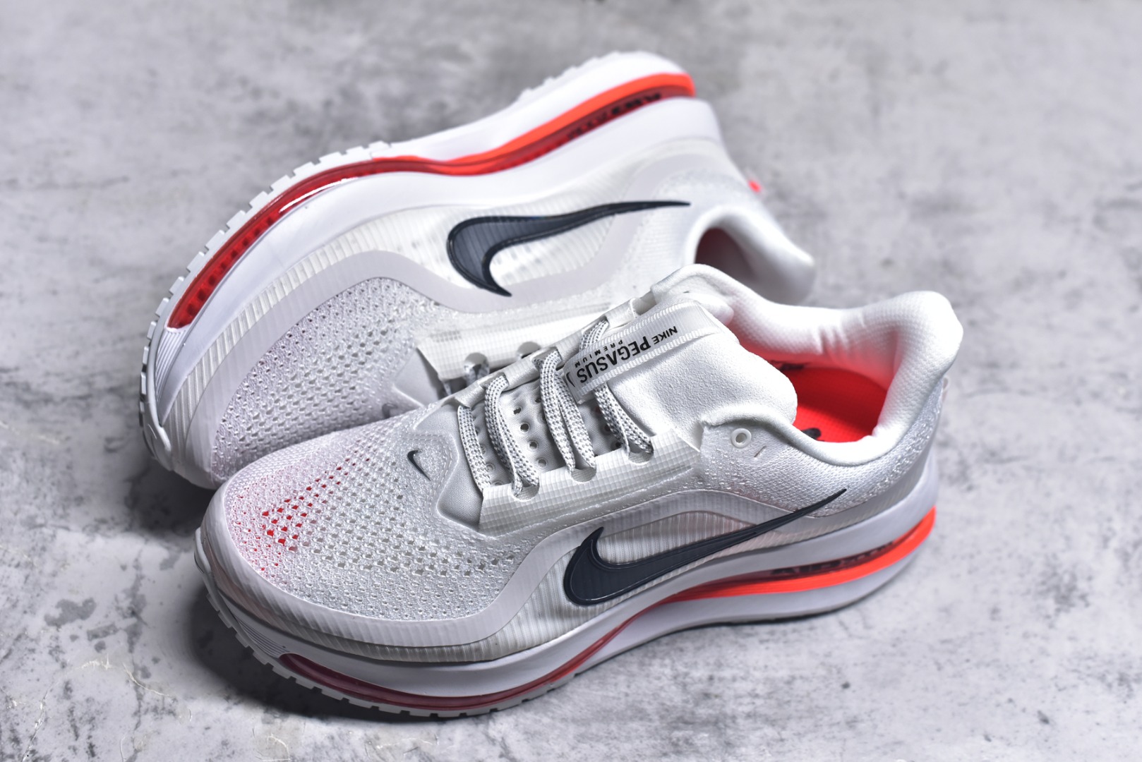 图片[7]-#NK Pegasus Premium 飞马全掌气垫跑步运动鞋 HQ2592-101 气垫的究极进化 NIKE2025新王炸 • 在特有Air科技加持下，耐克带来全新Pegasus Premium。这款跑鞋在传承耐克飞马（Pegasus）系列标志性的缓震功能的同时，将首次搭载耐克的塑型可视化Air Zoom气垫单元。• 塑型Air Zoom气垫单元贴合脚部的自然轮廓，帮助跑者在从后跟到脚趾的过渡中能够有效传递力量，带来一种前所未有的轻盈、顺畅回馈体验。中底采用ZoomX泡绵，后跟则使用ReactX泡绵，为跑者提供稳定流畅的推进感。• 塑型可视化Air Zoom气垫单元和精心配置的泡绵组合，让Pegasus Premium成为耐克飞马系列中颇具能量回馈的鞋款。• 全新Pegasus Premium不仅展示了耐克势头强劲的创新周期，证明了其特有的Air科技的强大实力，更体现了耐克倾听和服务运动员的能力。尺码：36 36.5 37.5 38 38.5 39 40 40.5 41 42 42.5 43 44 44.5 45 46-选品中心