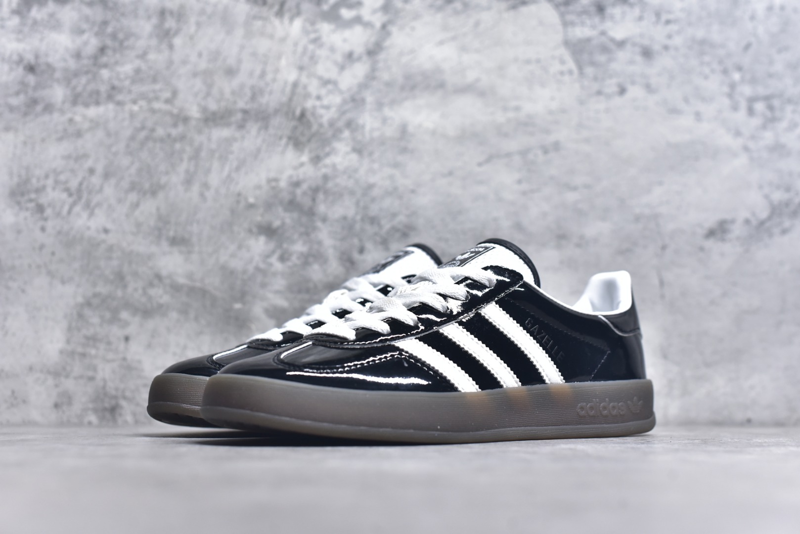 图片[2]-#AD Gazelle Indoor Trainers 羚羊内训系列低帮复古百搭休闲运动德训风板鞋 JQ8124 90年代经典的复刻版！自60年代以足球训练鞋面世以来,Gazelle就以其经典设计席卷全球。1991年版本的复刻,再造经典Gazelle。采用皮革打造,搭配浊色细节,让这款经典更加简约。尺码：35.5-45-选品中心