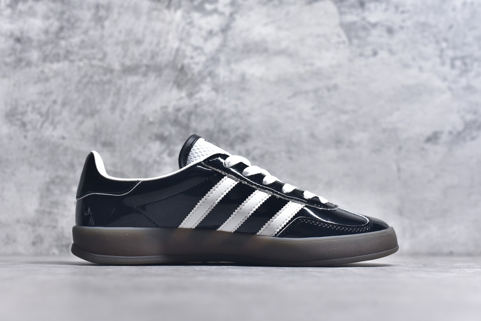 图片[3]-#AD Gazelle Indoor Trainers 羚羊内训系列低帮复古百搭休闲运动德训风板鞋 JQ8124 90年代经典的复刻版！自60年代以足球训练鞋面世以来,Gazelle就以其经典设计席卷全球。1991年版本的复刻,再造经典Gazelle。采用皮革打造,搭配浊色细节,让这款经典更加简约。尺码：35.5-45-选品中心