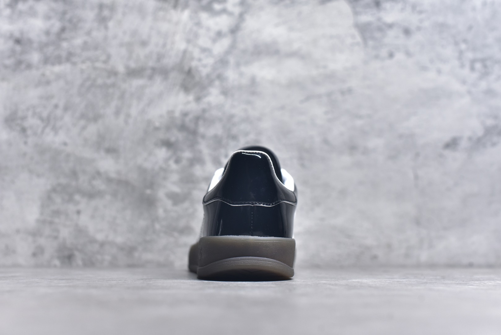 图片[5]-#AD Gazelle Indoor Trainers 羚羊内训系列低帮复古百搭休闲运动德训风板鞋 JQ8124 90年代经典的复刻版！自60年代以足球训练鞋面世以来,Gazelle就以其经典设计席卷全球。1991年版本的复刻,再造经典Gazelle。采用皮革打造,搭配浊色细节,让这款经典更加简约。尺码：35.5-45-选品中心