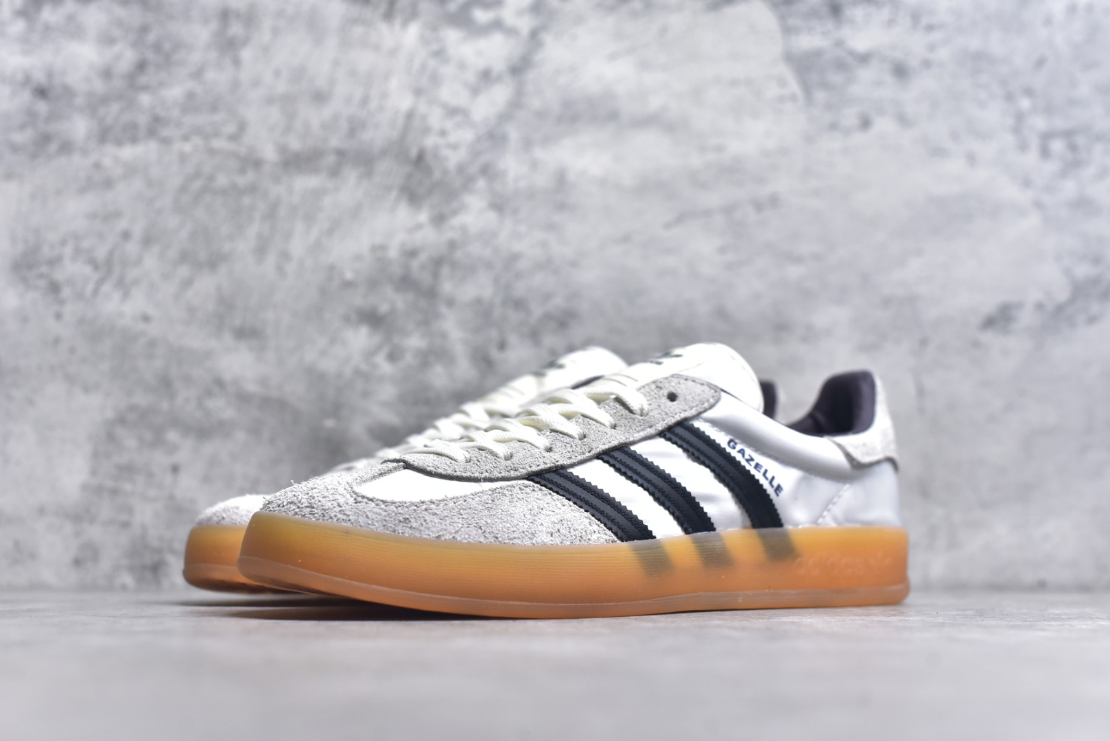 图片[2]-#AD Gazelle Indoor Trainers 羚羊内训系列低帮复古百搭休闲运动德训风板鞋 IH9985 90年代经典的复刻版！自60年代以足球训练鞋面世以来,Gazelle就以其经典设计席卷全球。1991年版本的复刻,再造经典Gazelle。采用皮革打造,搭配浊色细节,让这款经典更加简约。尺码：35.5-45-选品中心