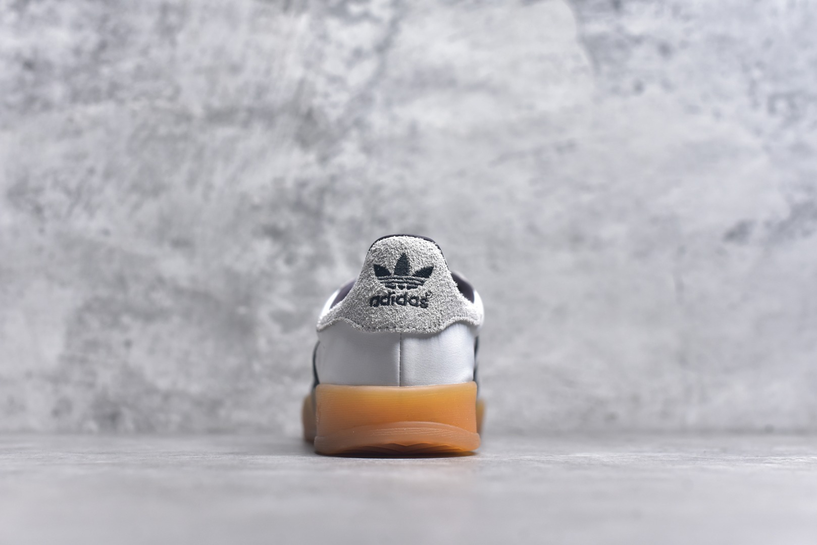 图片[5]-#AD Gazelle Indoor Trainers 羚羊内训系列低帮复古百搭休闲运动德训风板鞋 IH9985 90年代经典的复刻版！自60年代以足球训练鞋面世以来,Gazelle就以其经典设计席卷全球。1991年版本的复刻,再造经典Gazelle。采用皮革打造,搭配浊色细节,让这款经典更加简约。尺码：35.5-45-选品中心
