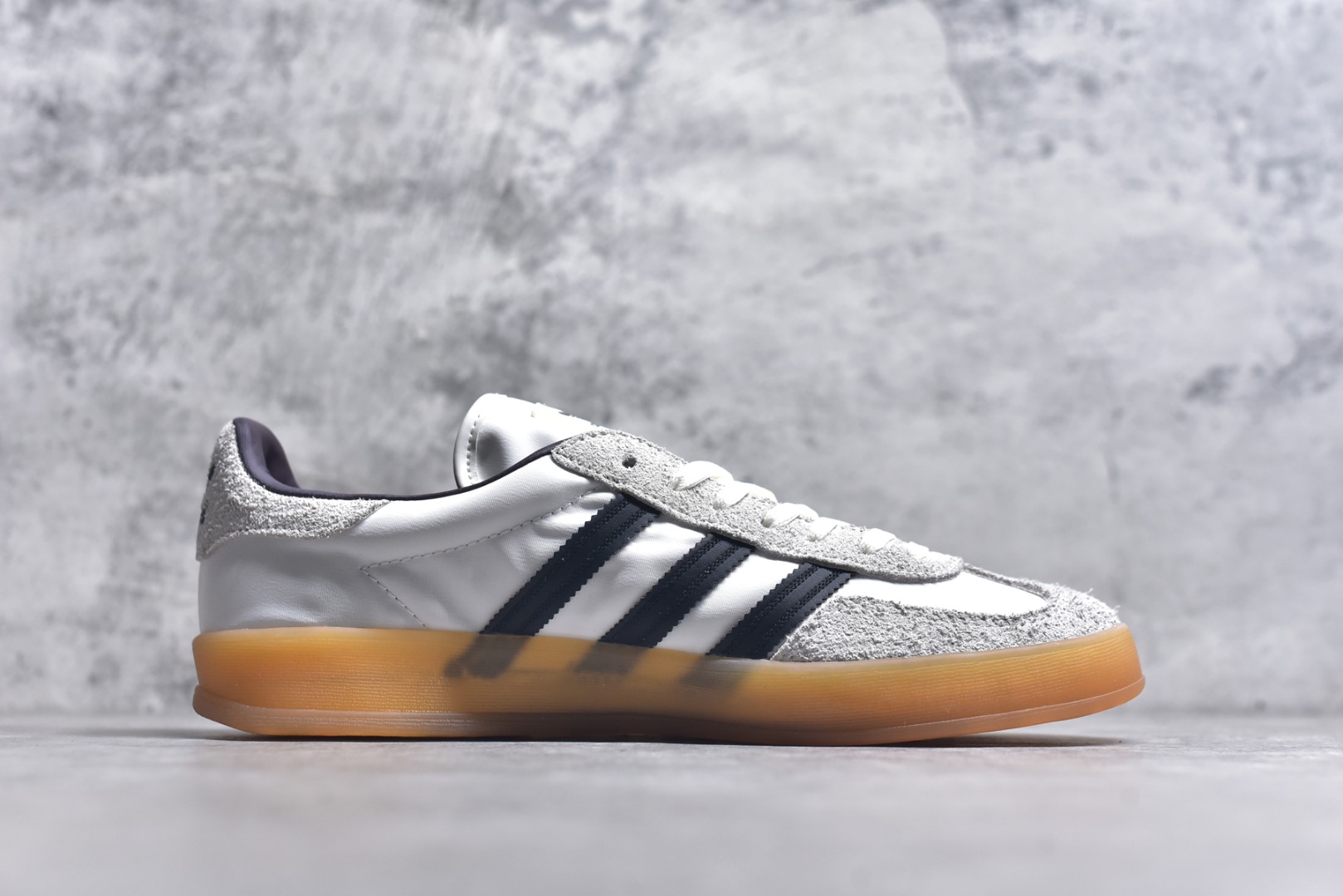 图片[3]-#AD Gazelle Indoor Trainers 羚羊内训系列低帮复古百搭休闲运动德训风板鞋 IH9985 90年代经典的复刻版！自60年代以足球训练鞋面世以来,Gazelle就以其经典设计席卷全球。1991年版本的复刻,再造经典Gazelle。采用皮革打造,搭配浊色细节,让这款经典更加简约。尺码：35.5-45-选品中心
