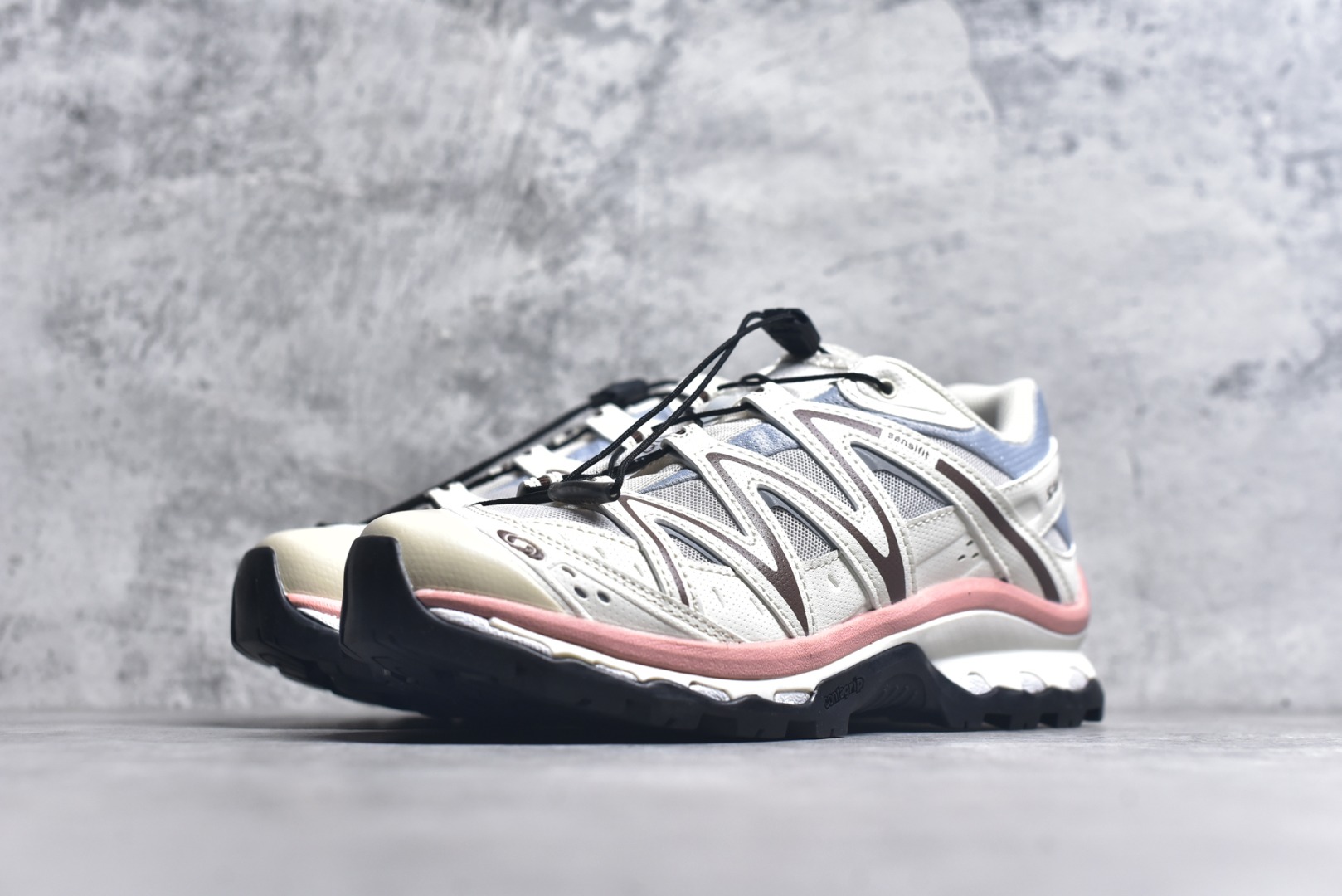 图片[2]-#Salomon XT-QUEST ADV 萨洛蒙潮流越野机能户外功能鞋 纯原外贸平台特供订单 耗时半年巨作 全套原纸板楦头开发 原厂特供网布配套加持 确保原汁原味 完美呈现版型 原档数据独家私模五层组合大底 男女鞋同步官方开发至46.5 原装Ortholite轻量化鞋垫 中底布带钢印编号 原厂TPU锁扣 进口港宝加持 后跟自然饱满 还原公司包裹性 基于 SALOMON 初代 XT 鞋身造型并搭载 4D ADVANCED CHASSIS™ 大底打造而成 为这款 XT-QUEST 带来了多项足部控制与保护等功能性 如在运动过程中控制左右晃动的过程而提高稳定性、改善长途越野过程中足中到足尖的过渡、提高感知岩石的精确度以抵抗尖锐物体对脚底的伤害以及采用动态缓冲来增强穿着舒适感 从而减轻疲劳感 使 XT-QUEST 成为一双舒适且安全的户外之履 尺码：36 36.5 37.5 38 38.5 39 40 40.5 41 42 42.5 43 44 44.5 45-选品中心
