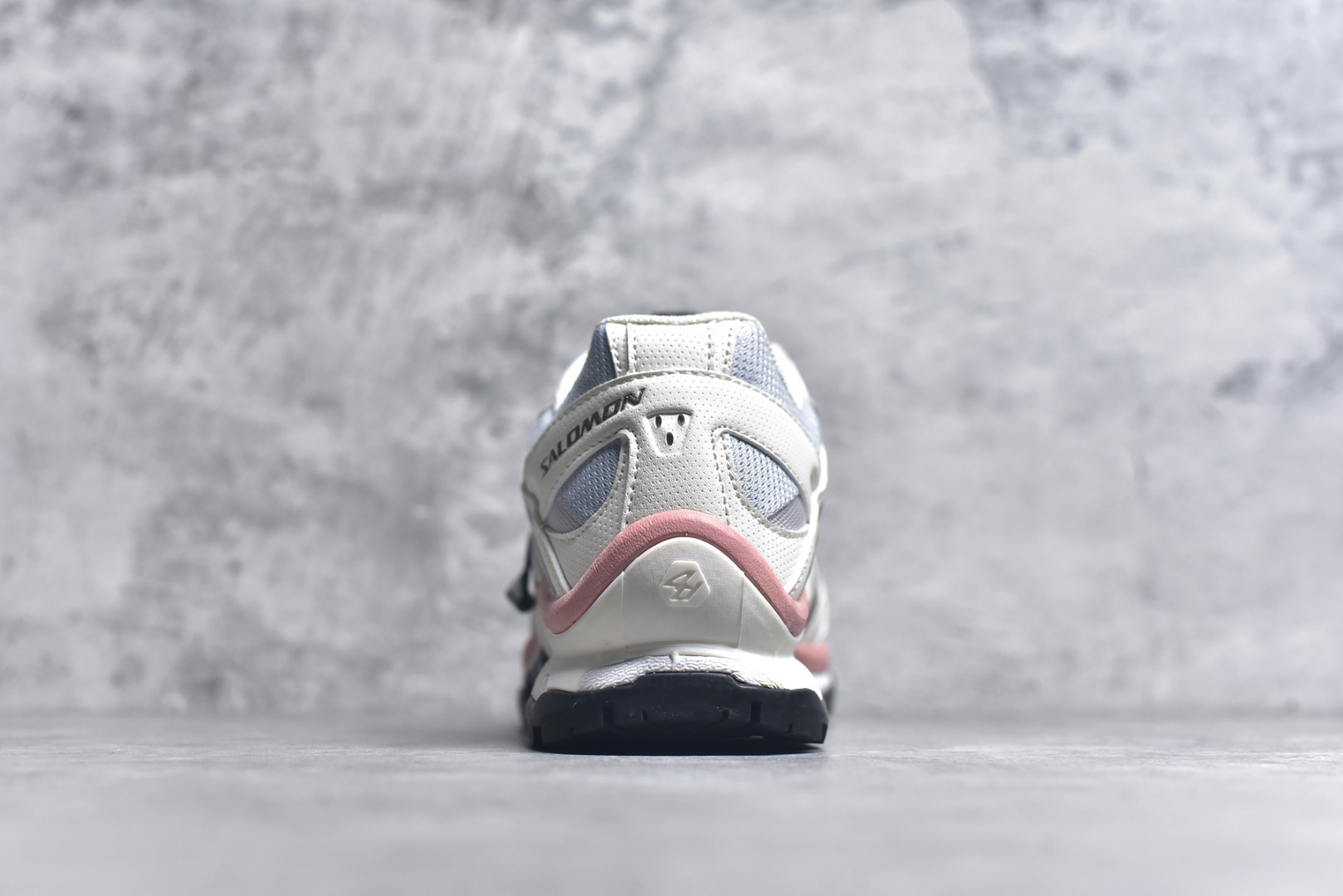 图片[5]-#Salomon XT-QUEST ADV 萨洛蒙潮流越野机能户外功能鞋 纯原外贸平台特供订单 耗时半年巨作 全套原纸板楦头开发 原厂特供网布配套加持 确保原汁原味 完美呈现版型 原档数据独家私模五层组合大底 男女鞋同步官方开发至46.5 原装Ortholite轻量化鞋垫 中底布带钢印编号 原厂TPU锁扣 进口港宝加持 后跟自然饱满 还原公司包裹性 基于 SALOMON 初代 XT 鞋身造型并搭载 4D ADVANCED CHASSIS™ 大底打造而成 为这款 XT-QUEST 带来了多项足部控制与保护等功能性 如在运动过程中控制左右晃动的过程而提高稳定性、改善长途越野过程中足中到足尖的过渡、提高感知岩石的精确度以抵抗尖锐物体对脚底的伤害以及采用动态缓冲来增强穿着舒适感 从而减轻疲劳感 使 XT-QUEST 成为一双舒适且安全的户外之履 尺码：36 36.5 37.5 38 38.5 39 40 40.5 41 42 42.5 43 44 44.5 45-选品中心
