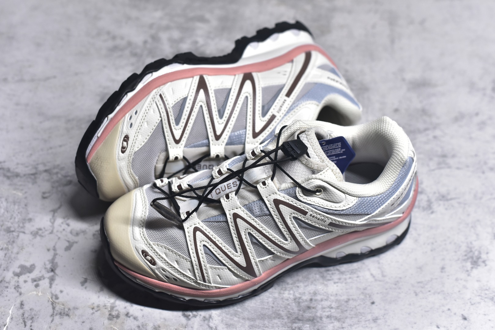 图片[7]-#Salomon XT-QUEST ADV 萨洛蒙潮流越野机能户外功能鞋 纯原外贸平台特供订单 耗时半年巨作 全套原纸板楦头开发 原厂特供网布配套加持 确保原汁原味 完美呈现版型 原档数据独家私模五层组合大底 男女鞋同步官方开发至46.5 原装Ortholite轻量化鞋垫 中底布带钢印编号 原厂TPU锁扣 进口港宝加持 后跟自然饱满 还原公司包裹性 基于 SALOMON 初代 XT 鞋身造型并搭载 4D ADVANCED CHASSIS™ 大底打造而成 为这款 XT-QUEST 带来了多项足部控制与保护等功能性 如在运动过程中控制左右晃动的过程而提高稳定性、改善长途越野过程中足中到足尖的过渡、提高感知岩石的精确度以抵抗尖锐物体对脚底的伤害以及采用动态缓冲来增强穿着舒适感 从而减轻疲劳感 使 XT-QUEST 成为一双舒适且安全的户外之履 尺码：36 36.5 37.5 38 38.5 39 40 40.5 41 42 42.5 43 44 44.5 45-选品中心