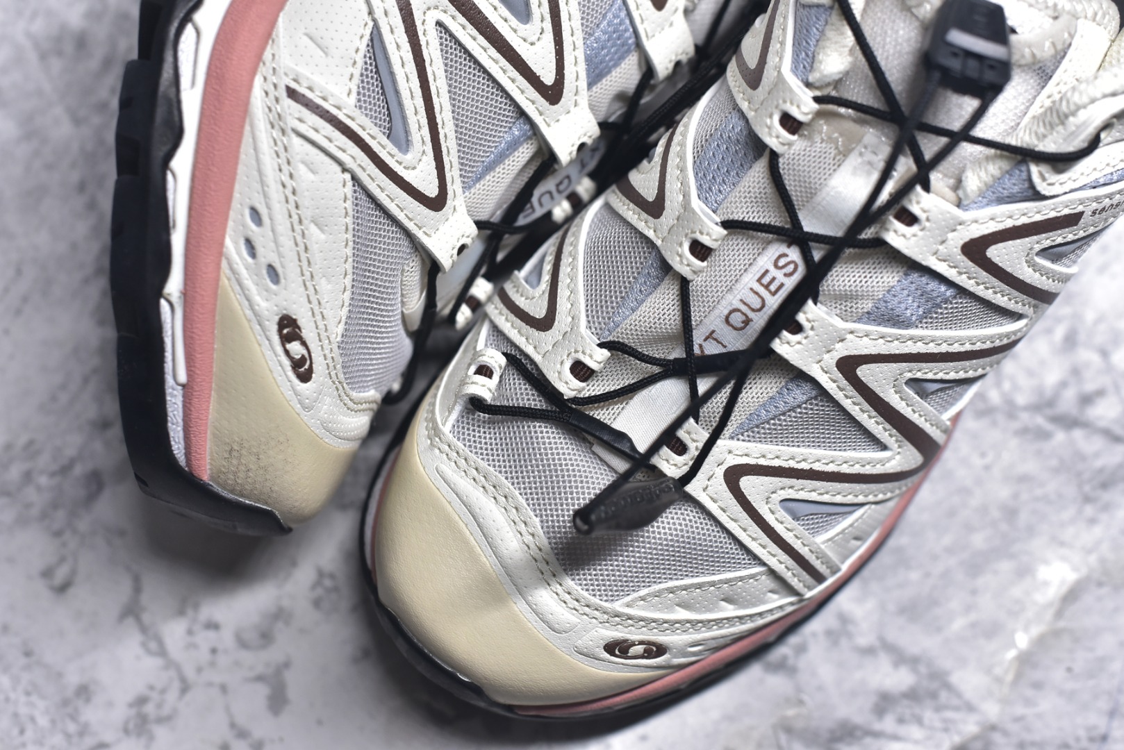 图片[8]-#Salomon XT-QUEST ADV 萨洛蒙潮流越野机能户外功能鞋 纯原外贸平台特供订单 耗时半年巨作 全套原纸板楦头开发 原厂特供网布配套加持 确保原汁原味 完美呈现版型 原档数据独家私模五层组合大底 男女鞋同步官方开发至46.5 原装Ortholite轻量化鞋垫 中底布带钢印编号 原厂TPU锁扣 进口港宝加持 后跟自然饱满 还原公司包裹性 基于 SALOMON 初代 XT 鞋身造型并搭载 4D ADVANCED CHASSIS™ 大底打造而成 为这款 XT-QUEST 带来了多项足部控制与保护等功能性 如在运动过程中控制左右晃动的过程而提高稳定性、改善长途越野过程中足中到足尖的过渡、提高感知岩石的精确度以抵抗尖锐物体对脚底的伤害以及采用动态缓冲来增强穿着舒适感 从而减轻疲劳感 使 XT-QUEST 成为一双舒适且安全的户外之履 尺码：36 36.5 37.5 38 38.5 39 40 40.5 41 42 42.5 43 44 44.5 45-选品中心