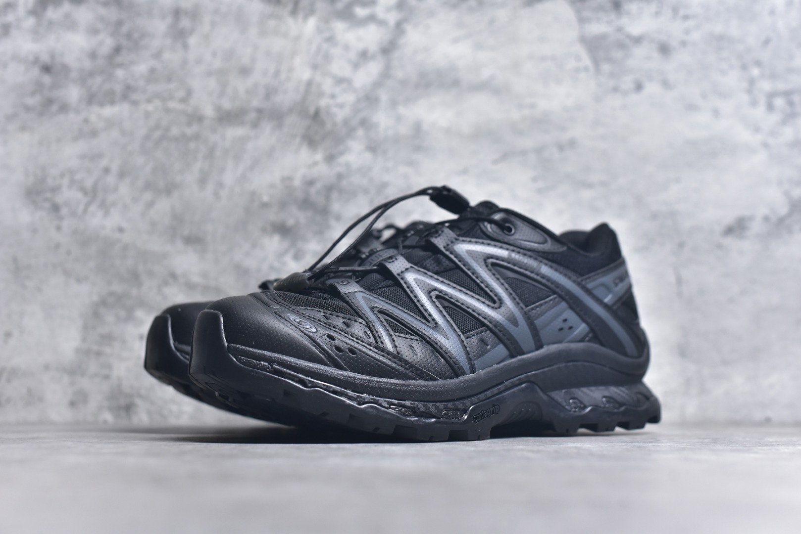 图片[2]-#Salomon XT-QUEST ADV 萨洛蒙潮流越野机能户外功能鞋 纯原外贸平台特供订单 耗时半年巨作 全套原纸板楦头开发 原厂特供网布配套加持 确保原汁原味 完美呈现版型 原档数据独家私模五层组合大底 男女鞋同步官方开发至46.5 原装Ortholite轻量化鞋垫 中底布带钢印编号 原厂TPU锁扣 进口港宝加持 后跟自然饱满 还原公司包裹性 基于 SALOMON 初代 XT 鞋身造型并搭载 4D ADVANCED CHASSIS™ 大底打造而成 为这款 XT-QUEST 带来了多项足部控制与保护等功能性 如在运动过程中控制左右晃动的过程而提高稳定性、改善长途越野过程中足中到足尖的过渡、提高感知岩石的精确度以抵抗尖锐物体对脚底的伤害以及采用动态缓冲来增强穿着舒适感 从而减轻疲劳感 使 XT-QUEST 成为一双舒适且安全的户外之履 尺码：36 36.5 37.5 38 38.5 39 40 40.5 41 42 42.5 43 44 44.5 45-选品中心