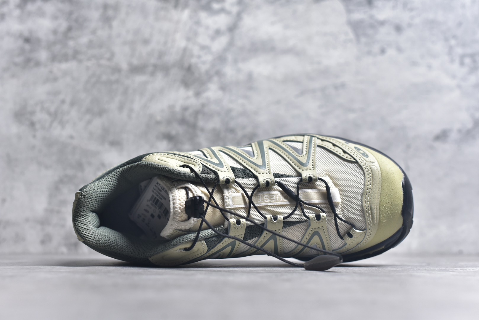 图片[4]-#Salomon XT-QUEST ADV 萨洛蒙潮流越野机能户外功能鞋 纯原外贸平台特供订单 耗时半年巨作 全套原纸板楦头开发 原厂特供网布配套加持 确保原汁原味 完美呈现版型 原档数据独家私模五层组合大底 男女鞋同步官方开发至46.5 原装Ortholite轻量化鞋垫 中底布带钢印编号 原厂TPU锁扣 进口港宝加持 后跟自然饱满 还原公司包裹性 基于 SALOMON 初代 XT 鞋身造型并搭载 4D ADVANCED CHASSIS™ 大底打造而成 为这款 XT-QUEST 带来了多项足部控制与保护等功能性 如在运动过程中控制左右晃动的过程而提高稳定性、改善长途越野过程中足中到足尖的过渡、提高感知岩石的精确度以抵抗尖锐物体对脚底的伤害以及采用动态缓冲来增强穿着舒适感 从而减轻疲劳感 使 XT-QUEST 成为一双舒适且安全的户外之履 尺码：36 36.5 37.5 38 38.5 39 40 40.5 41 42 42.5 43 44 44.5 45-选品中心