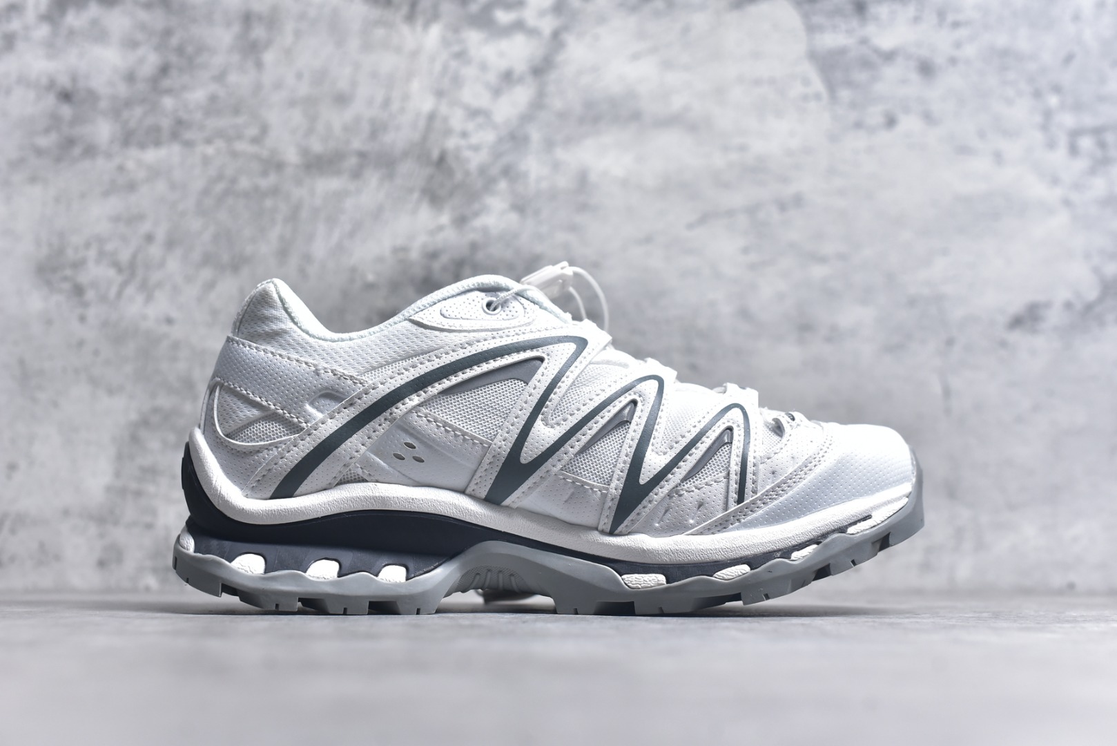 图片[3]-#Salomon XT-QUEST ADV 萨洛蒙潮流越野机能户外功能鞋 纯原外贸平台特供订单 耗时半年巨作 全套原纸板楦头开发 原厂特供网布配套加持 确保原汁原味 完美呈现版型 原档数据独家私模五层组合大底 男女鞋同步官方开发至46.5 原装Ortholite轻量化鞋垫 中底布带钢印编号 原厂TPU锁扣 进口港宝加持 后跟自然饱满 还原公司包裹性 基于 SALOMON 初代 XT 鞋身造型并搭载 4D ADVANCED CHASSIS™ 大底打造而成 为这款 XT-QUEST 带来了多项足部控制与保护等功能性 如在运动过程中控制左右晃动的过程而提高稳定性、改善长途越野过程中足中到足尖的过渡、提高感知岩石的精确度以抵抗尖锐物体对脚底的伤害以及采用动态缓冲来增强穿着舒适感 从而减轻疲劳感 使 XT-QUEST 成为一双舒适且安全的户外之履 尺码：36 36.5 37.5 38 38.5 39 40 40.5 41 42 42.5 43 44 44.5 45-选品中心