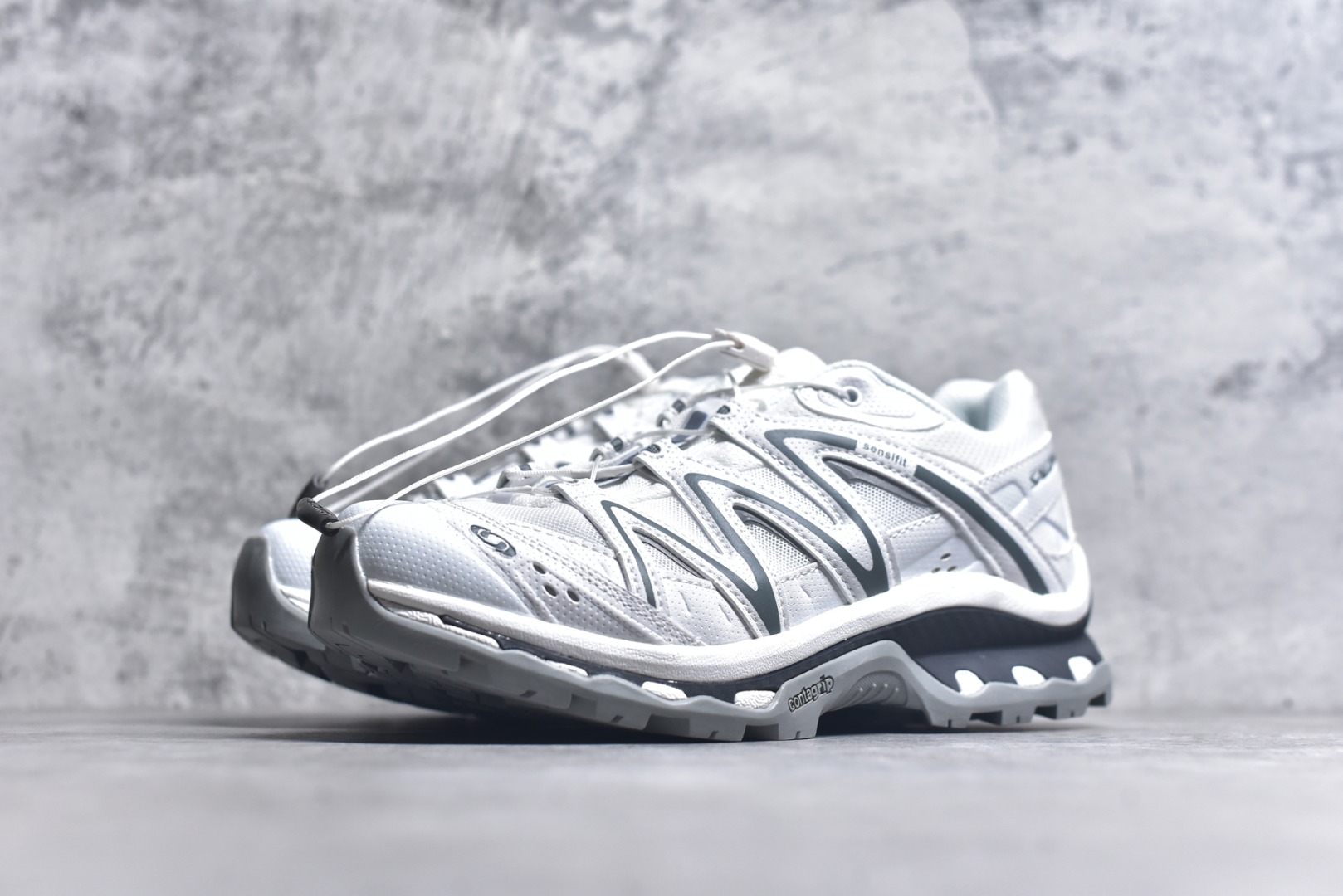 图片[2]-#Salomon XT-QUEST ADV 萨洛蒙潮流越野机能户外功能鞋 纯原外贸平台特供订单 耗时半年巨作 全套原纸板楦头开发 原厂特供网布配套加持 确保原汁原味 完美呈现版型 原档数据独家私模五层组合大底 男女鞋同步官方开发至46.5 原装Ortholite轻量化鞋垫 中底布带钢印编号 原厂TPU锁扣 进口港宝加持 后跟自然饱满 还原公司包裹性 基于 SALOMON 初代 XT 鞋身造型并搭载 4D ADVANCED CHASSIS™ 大底打造而成 为这款 XT-QUEST 带来了多项足部控制与保护等功能性 如在运动过程中控制左右晃动的过程而提高稳定性、改善长途越野过程中足中到足尖的过渡、提高感知岩石的精确度以抵抗尖锐物体对脚底的伤害以及采用动态缓冲来增强穿着舒适感 从而减轻疲劳感 使 XT-QUEST 成为一双舒适且安全的户外之履 尺码：36 36.5 37.5 38 38.5 39 40 40.5 41 42 42.5 43 44 44.5 45-选品中心