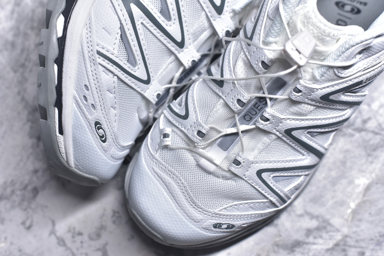 图片[8]-#Salomon XT-QUEST ADV 萨洛蒙潮流越野机能户外功能鞋 纯原外贸平台特供订单 耗时半年巨作 全套原纸板楦头开发 原厂特供网布配套加持 确保原汁原味 完美呈现版型 原档数据独家私模五层组合大底 男女鞋同步官方开发至46.5 原装Ortholite轻量化鞋垫 中底布带钢印编号 原厂TPU锁扣 进口港宝加持 后跟自然饱满 还原公司包裹性 基于 SALOMON 初代 XT 鞋身造型并搭载 4D ADVANCED CHASSIS™ 大底打造而成 为这款 XT-QUEST 带来了多项足部控制与保护等功能性 如在运动过程中控制左右晃动的过程而提高稳定性、改善长途越野过程中足中到足尖的过渡、提高感知岩石的精确度以抵抗尖锐物体对脚底的伤害以及采用动态缓冲来增强穿着舒适感 从而减轻疲劳感 使 XT-QUEST 成为一双舒适且安全的户外之履 尺码：36 36.5 37.5 38 38.5 39 40 40.5 41 42 42.5 43 44 44.5 45-选品中心