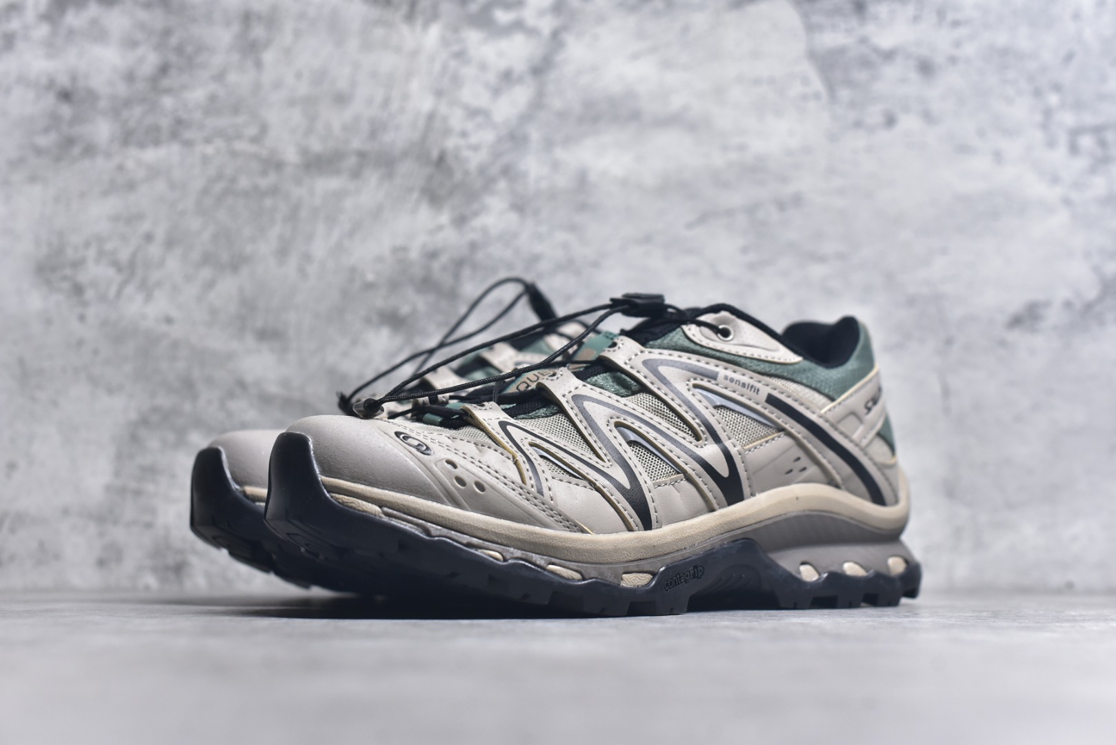 图片[2]-#Salomon XT-QUEST ADV 萨洛蒙潮流越野机能户外功能鞋 纯原外贸平台特供订单 耗时半年巨作 全套原纸板楦头开发 原厂特供网布配套加持 确保原汁原味 完美呈现版型 原档数据独家私模五层组合大底 男女鞋同步官方开发至46.5 原装Ortholite轻量化鞋垫 中底布带钢印编号 原厂TPU锁扣 进口港宝加持 后跟自然饱满 还原公司包裹性 基于 SALOMON 初代 XT 鞋身造型并搭载 4D ADVANCED CHASSIS™ 大底打造而成 为这款 XT-QUEST 带来了多项足部控制与保护等功能性 如在运动过程中控制左右晃动的过程而提高稳定性、改善长途越野过程中足中到足尖的过渡、提高感知岩石的精确度以抵抗尖锐物体对脚底的伤害以及采用动态缓冲来增强穿着舒适感 从而减轻疲劳感 使 XT-QUEST 成为一双舒适且安全的户外之履 尺码：36 36.5 37.5 38 38.5 39 40 40.5 41 42 42.5 43 44 44.5 45-选品中心