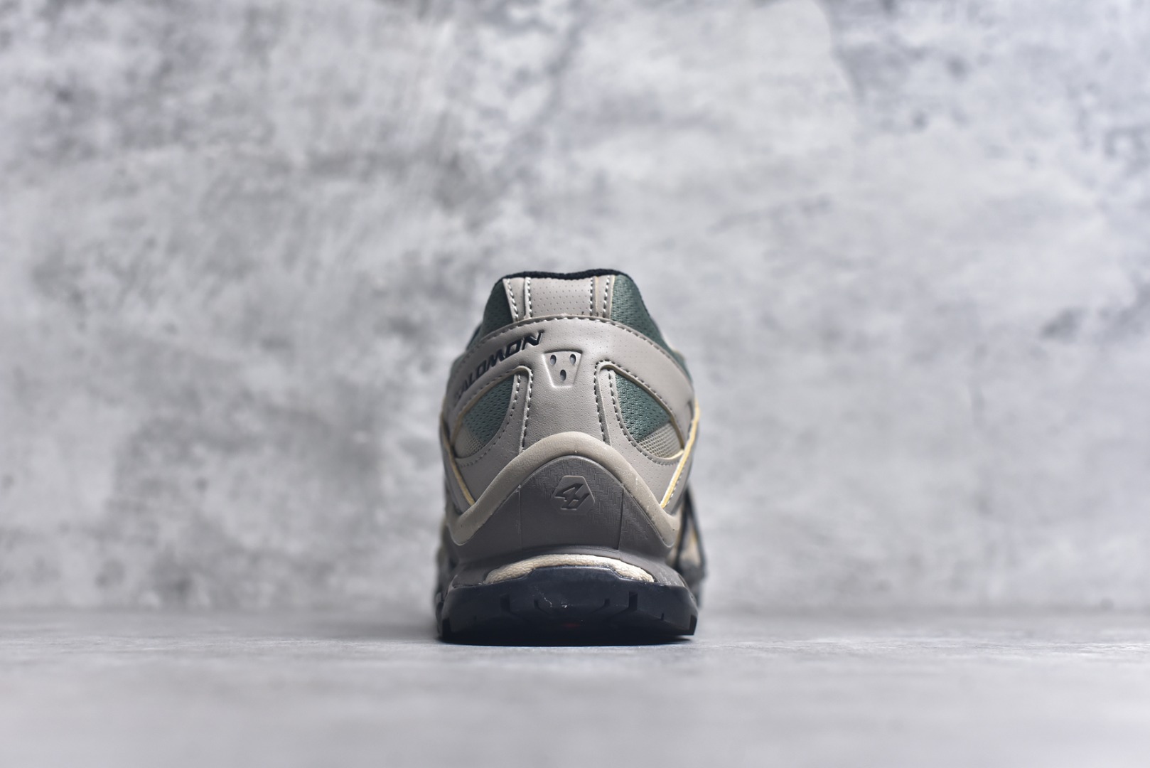 图片[5]-#Salomon XT-QUEST ADV 萨洛蒙潮流越野机能户外功能鞋 纯原外贸平台特供订单 耗时半年巨作 全套原纸板楦头开发 原厂特供网布配套加持 确保原汁原味 完美呈现版型 原档数据独家私模五层组合大底 男女鞋同步官方开发至46.5 原装Ortholite轻量化鞋垫 中底布带钢印编号 原厂TPU锁扣 进口港宝加持 后跟自然饱满 还原公司包裹性 基于 SALOMON 初代 XT 鞋身造型并搭载 4D ADVANCED CHASSIS™ 大底打造而成 为这款 XT-QUEST 带来了多项足部控制与保护等功能性 如在运动过程中控制左右晃动的过程而提高稳定性、改善长途越野过程中足中到足尖的过渡、提高感知岩石的精确度以抵抗尖锐物体对脚底的伤害以及采用动态缓冲来增强穿着舒适感 从而减轻疲劳感 使 XT-QUEST 成为一双舒适且安全的户外之履 尺码：36 36.5 37.5 38 38.5 39 40 40.5 41 42 42.5 43 44 44.5 45-选品中心