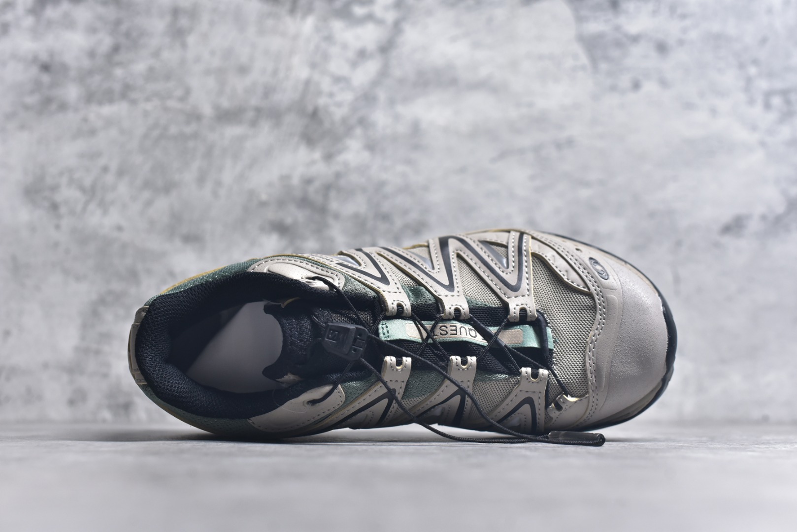 图片[4]-#Salomon XT-QUEST ADV 萨洛蒙潮流越野机能户外功能鞋 纯原外贸平台特供订单 耗时半年巨作 全套原纸板楦头开发 原厂特供网布配套加持 确保原汁原味 完美呈现版型 原档数据独家私模五层组合大底 男女鞋同步官方开发至46.5 原装Ortholite轻量化鞋垫 中底布带钢印编号 原厂TPU锁扣 进口港宝加持 后跟自然饱满 还原公司包裹性 基于 SALOMON 初代 XT 鞋身造型并搭载 4D ADVANCED CHASSIS™ 大底打造而成 为这款 XT-QUEST 带来了多项足部控制与保护等功能性 如在运动过程中控制左右晃动的过程而提高稳定性、改善长途越野过程中足中到足尖的过渡、提高感知岩石的精确度以抵抗尖锐物体对脚底的伤害以及采用动态缓冲来增强穿着舒适感 从而减轻疲劳感 使 XT-QUEST 成为一双舒适且安全的户外之履 尺码：36 36.5 37.5 38 38.5 39 40 40.5 41 42 42.5 43 44 44.5 45-选品中心
