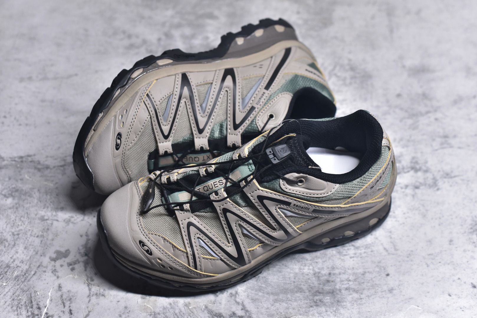 图片[7]-#Salomon XT-QUEST ADV 萨洛蒙潮流越野机能户外功能鞋 纯原外贸平台特供订单 耗时半年巨作 全套原纸板楦头开发 原厂特供网布配套加持 确保原汁原味 完美呈现版型 原档数据独家私模五层组合大底 男女鞋同步官方开发至46.5 原装Ortholite轻量化鞋垫 中底布带钢印编号 原厂TPU锁扣 进口港宝加持 后跟自然饱满 还原公司包裹性 基于 SALOMON 初代 XT 鞋身造型并搭载 4D ADVANCED CHASSIS™ 大底打造而成 为这款 XT-QUEST 带来了多项足部控制与保护等功能性 如在运动过程中控制左右晃动的过程而提高稳定性、改善长途越野过程中足中到足尖的过渡、提高感知岩石的精确度以抵抗尖锐物体对脚底的伤害以及采用动态缓冲来增强穿着舒适感 从而减轻疲劳感 使 XT-QUEST 成为一双舒适且安全的户外之履 尺码：36 36.5 37.5 38 38.5 39 40 40.5 41 42 42.5 43 44 44.5 45-选品中心