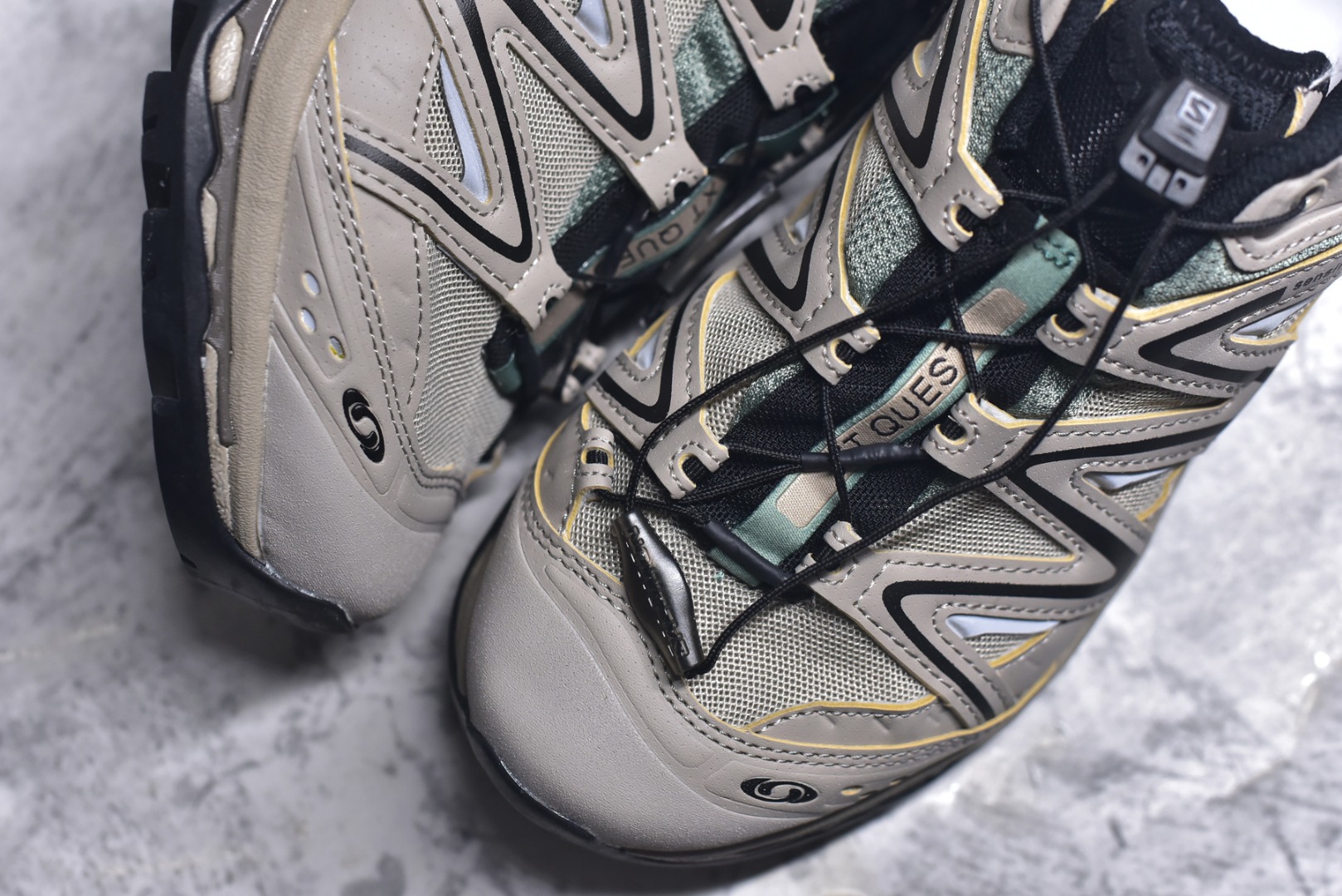 图片[8]-#Salomon XT-QUEST ADV 萨洛蒙潮流越野机能户外功能鞋 纯原外贸平台特供订单 耗时半年巨作 全套原纸板楦头开发 原厂特供网布配套加持 确保原汁原味 完美呈现版型 原档数据独家私模五层组合大底 男女鞋同步官方开发至46.5 原装Ortholite轻量化鞋垫 中底布带钢印编号 原厂TPU锁扣 进口港宝加持 后跟自然饱满 还原公司包裹性 基于 SALOMON 初代 XT 鞋身造型并搭载 4D ADVANCED CHASSIS™ 大底打造而成 为这款 XT-QUEST 带来了多项足部控制与保护等功能性 如在运动过程中控制左右晃动的过程而提高稳定性、改善长途越野过程中足中到足尖的过渡、提高感知岩石的精确度以抵抗尖锐物体对脚底的伤害以及采用动态缓冲来增强穿着舒适感 从而减轻疲劳感 使 XT-QUEST 成为一双舒适且安全的户外之履 尺码：36 36.5 37.5 38 38.5 39 40 40.5 41 42 42.5 43 44 44.5 45-选品中心