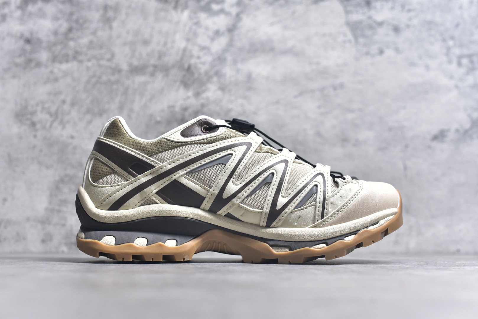 图片[3]-#Salomon XT-QUEST ADV 萨洛蒙潮流越野机能户外功能鞋 纯原外贸平台特供订单 耗时半年巨作 全套原纸板楦头开发 原厂特供网布配套加持 确保原汁原味 完美呈现版型 原档数据独家私模五层组合大底 男女鞋同步官方开发至46.5 原装Ortholite轻量化鞋垫 中底布带钢印编号 原厂TPU锁扣 进口港宝加持 后跟自然饱满 还原公司包裹性 基于 SALOMON 初代 XT 鞋身造型并搭载 4D ADVANCED CHASSIS™ 大底打造而成 为这款 XT-QUEST 带来了多项足部控制与保护等功能性 如在运动过程中控制左右晃动的过程而提高稳定性、改善长途越野过程中足中到足尖的过渡、提高感知岩石的精确度以抵抗尖锐物体对脚底的伤害以及采用动态缓冲来增强穿着舒适感 从而减轻疲劳感 使 XT-QUEST 成为一双舒适且安全的户外之履 尺码：36 36.5 37.5 38 38.5 39 40 40.5 41 42 42.5 43 44 44.5 45-选品中心
