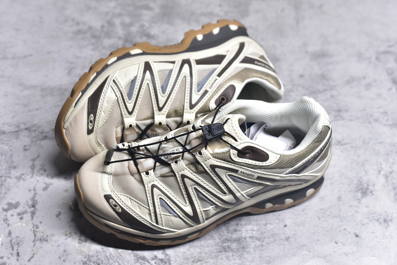 图片[7]-#Salomon XT-QUEST ADV 萨洛蒙潮流越野机能户外功能鞋 纯原外贸平台特供订单 耗时半年巨作 全套原纸板楦头开发 原厂特供网布配套加持 确保原汁原味 完美呈现版型 原档数据独家私模五层组合大底 男女鞋同步官方开发至46.5 原装Ortholite轻量化鞋垫 中底布带钢印编号 原厂TPU锁扣 进口港宝加持 后跟自然饱满 还原公司包裹性 基于 SALOMON 初代 XT 鞋身造型并搭载 4D ADVANCED CHASSIS™ 大底打造而成 为这款 XT-QUEST 带来了多项足部控制与保护等功能性 如在运动过程中控制左右晃动的过程而提高稳定性、改善长途越野过程中足中到足尖的过渡、提高感知岩石的精确度以抵抗尖锐物体对脚底的伤害以及采用动态缓冲来增强穿着舒适感 从而减轻疲劳感 使 XT-QUEST 成为一双舒适且安全的户外之履 尺码：36 36.5 37.5 38 38.5 39 40 40.5 41 42 42.5 43 44 44.5 45-选品中心