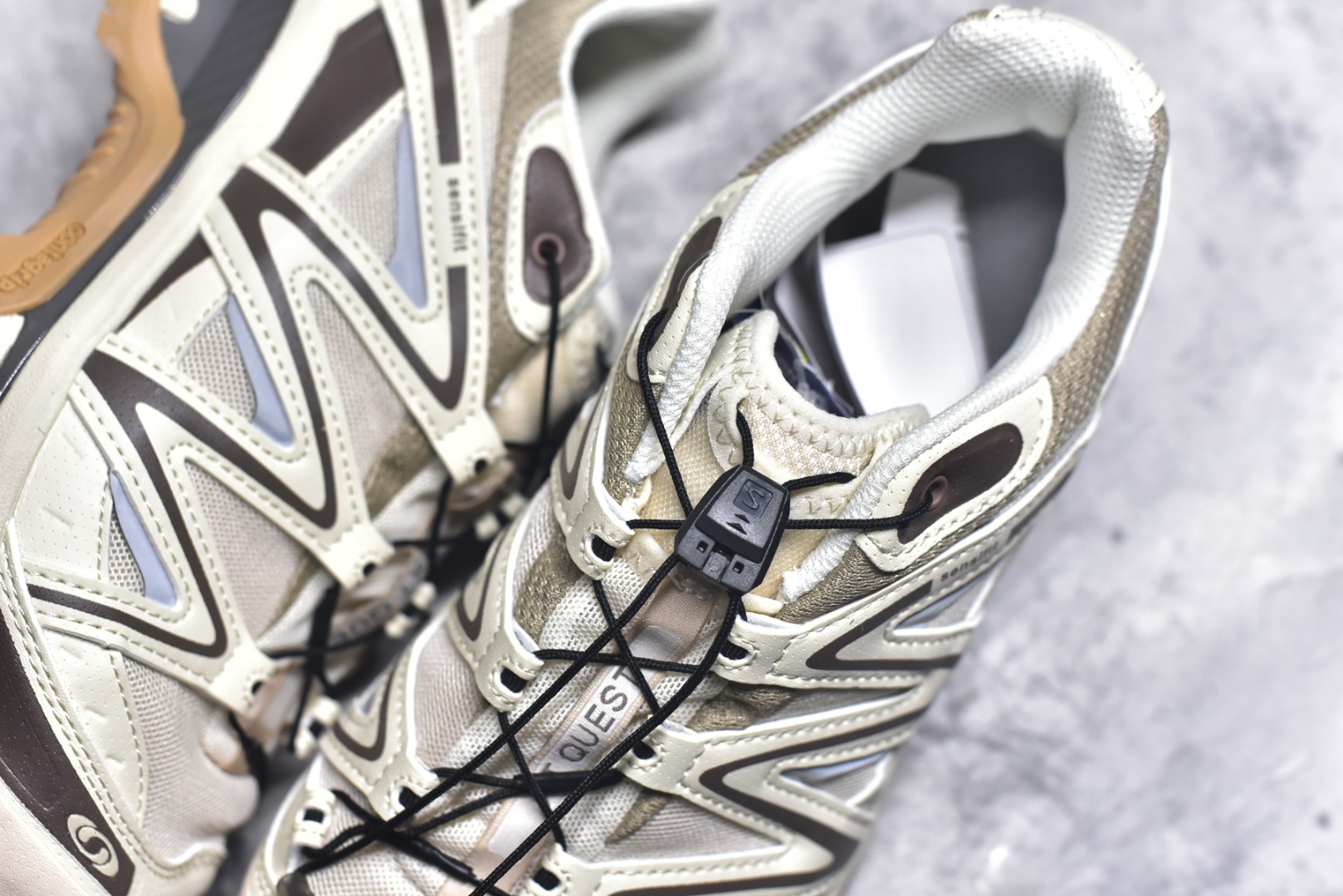 图片[9]-#Salomon XT-QUEST ADV 萨洛蒙潮流越野机能户外功能鞋 纯原外贸平台特供订单 耗时半年巨作 全套原纸板楦头开发 原厂特供网布配套加持 确保原汁原味 完美呈现版型 原档数据独家私模五层组合大底 男女鞋同步官方开发至46.5 原装Ortholite轻量化鞋垫 中底布带钢印编号 原厂TPU锁扣 进口港宝加持 后跟自然饱满 还原公司包裹性 基于 SALOMON 初代 XT 鞋身造型并搭载 4D ADVANCED CHASSIS™ 大底打造而成 为这款 XT-QUEST 带来了多项足部控制与保护等功能性 如在运动过程中控制左右晃动的过程而提高稳定性、改善长途越野过程中足中到足尖的过渡、提高感知岩石的精确度以抵抗尖锐物体对脚底的伤害以及采用动态缓冲来增强穿着舒适感 从而减轻疲劳感 使 XT-QUEST 成为一双舒适且安全的户外之履 尺码：36 36.5 37.5 38 38.5 39 40 40.5 41 42 42.5 43 44 44.5 45-选品中心