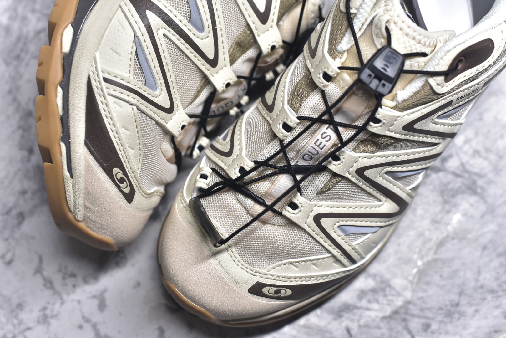 图片[8]-#Salomon XT-QUEST ADV 萨洛蒙潮流越野机能户外功能鞋 纯原外贸平台特供订单 耗时半年巨作 全套原纸板楦头开发 原厂特供网布配套加持 确保原汁原味 完美呈现版型 原档数据独家私模五层组合大底 男女鞋同步官方开发至46.5 原装Ortholite轻量化鞋垫 中底布带钢印编号 原厂TPU锁扣 进口港宝加持 后跟自然饱满 还原公司包裹性 基于 SALOMON 初代 XT 鞋身造型并搭载 4D ADVANCED CHASSIS™ 大底打造而成 为这款 XT-QUEST 带来了多项足部控制与保护等功能性 如在运动过程中控制左右晃动的过程而提高稳定性、改善长途越野过程中足中到足尖的过渡、提高感知岩石的精确度以抵抗尖锐物体对脚底的伤害以及采用动态缓冲来增强穿着舒适感 从而减轻疲劳感 使 XT-QUEST 成为一双舒适且安全的户外之履 尺码：36 36.5 37.5 38 38.5 39 40 40.5 41 42 42.5 43 44 44.5 45-选品中心