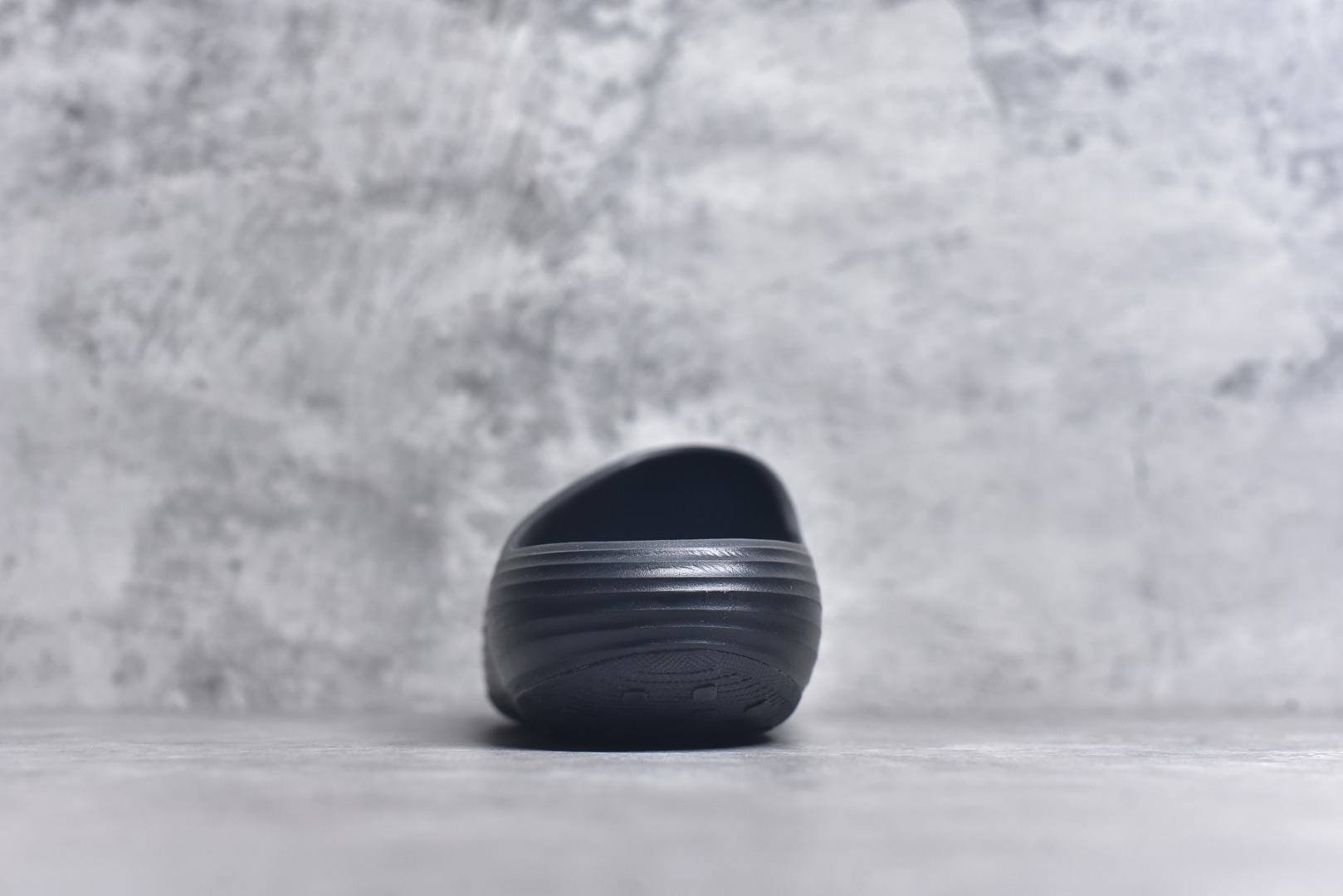 图片[5]-#Nike ReactX REJUVEN8 Slide耐克 简约舒适 洞洞鞋由兼具轻便性和耐用性的EVA泡沫打造拖鞋的外观十分吸引人 融合了舒适与时尚的元素 延续了简约独特的美学风尚 一体式的设计在打破传统设计风格的同时 具有高辨识度及质感 货号：HV4479 001 尺码：36-45-选品中心