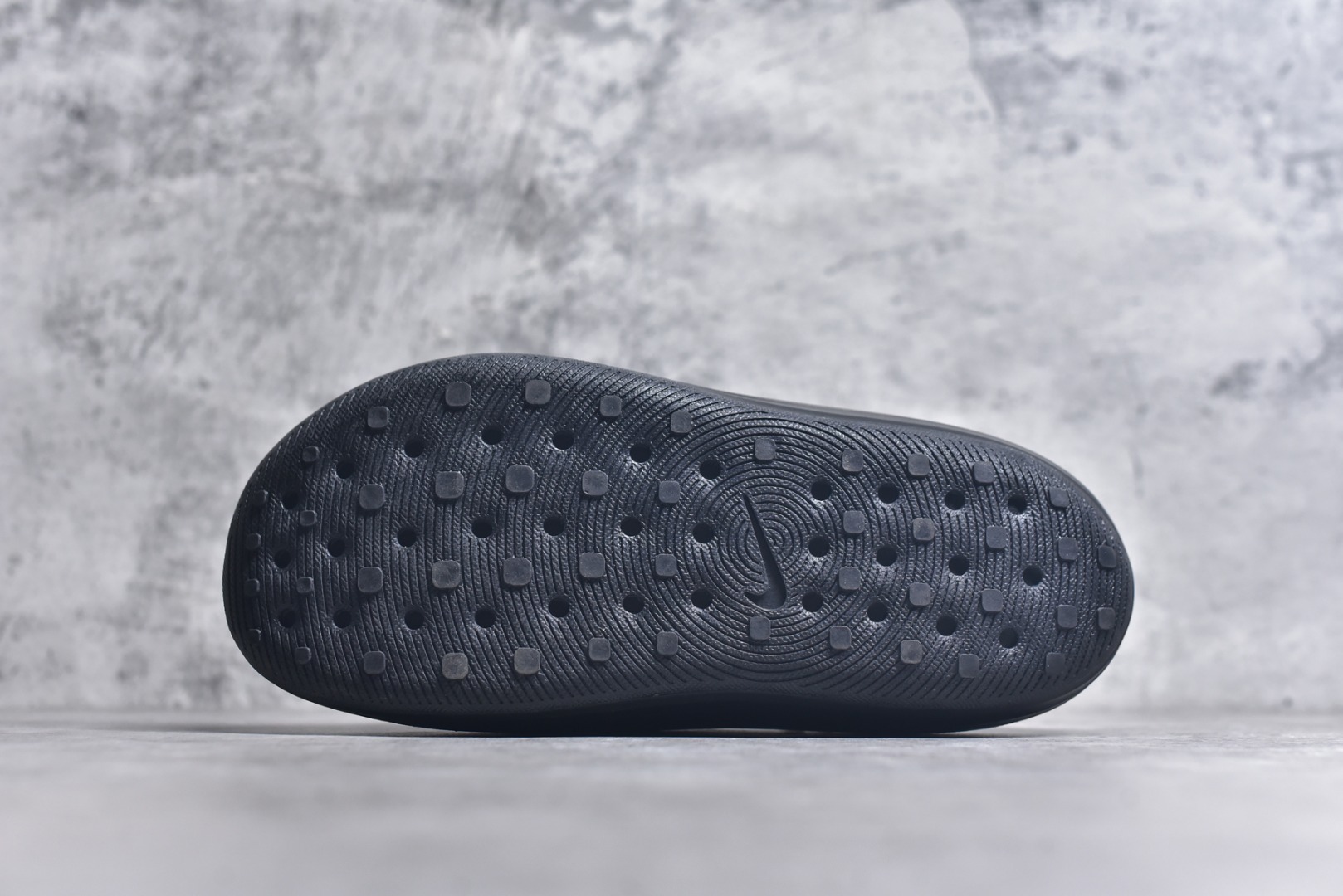 图片[6]-#Nike ReactX REJUVEN8 Slide耐克 简约舒适 洞洞鞋由兼具轻便性和耐用性的EVA泡沫打造拖鞋的外观十分吸引人 融合了舒适与时尚的元素 延续了简约独特的美学风尚 一体式的设计在打破传统设计风格的同时 具有高辨识度及质感 货号：HV4479 001 尺码：36-45-选品中心