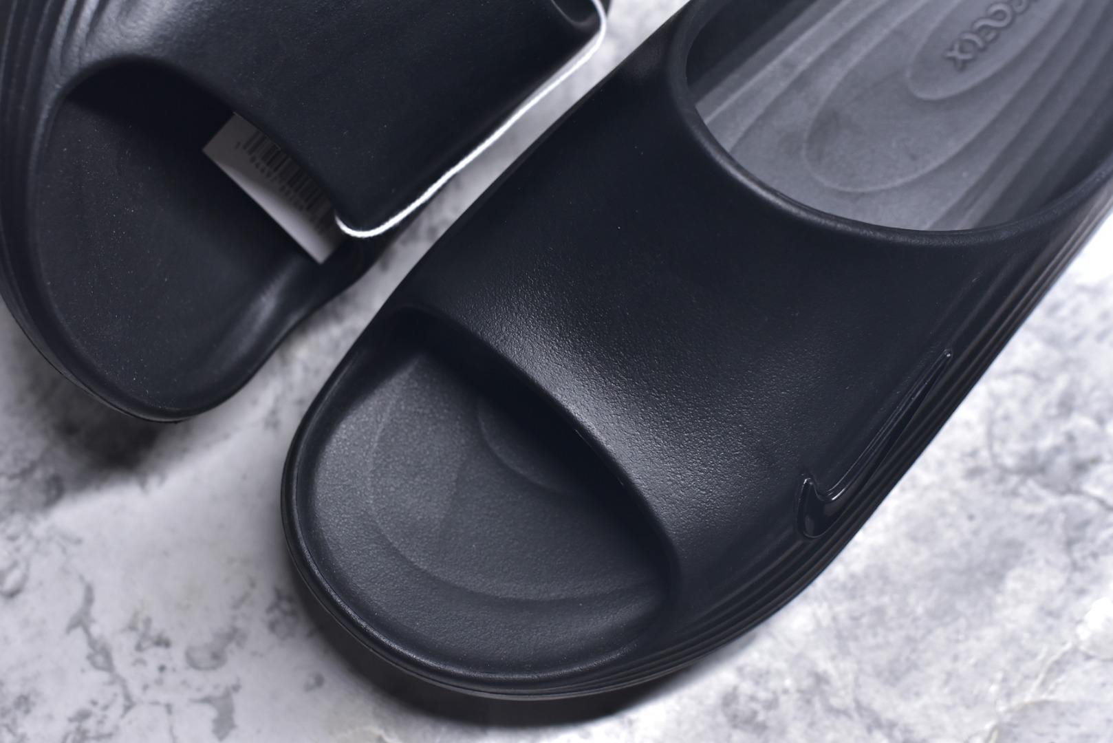 图片[8]-#Nike ReactX REJUVEN8 Slide耐克 简约舒适 洞洞鞋由兼具轻便性和耐用性的EVA泡沫打造拖鞋的外观十分吸引人 融合了舒适与时尚的元素 延续了简约独特的美学风尚 一体式的设计在打破传统设计风格的同时 具有高辨识度及质感 货号：HV4479 001 尺码：36-45-选品中心