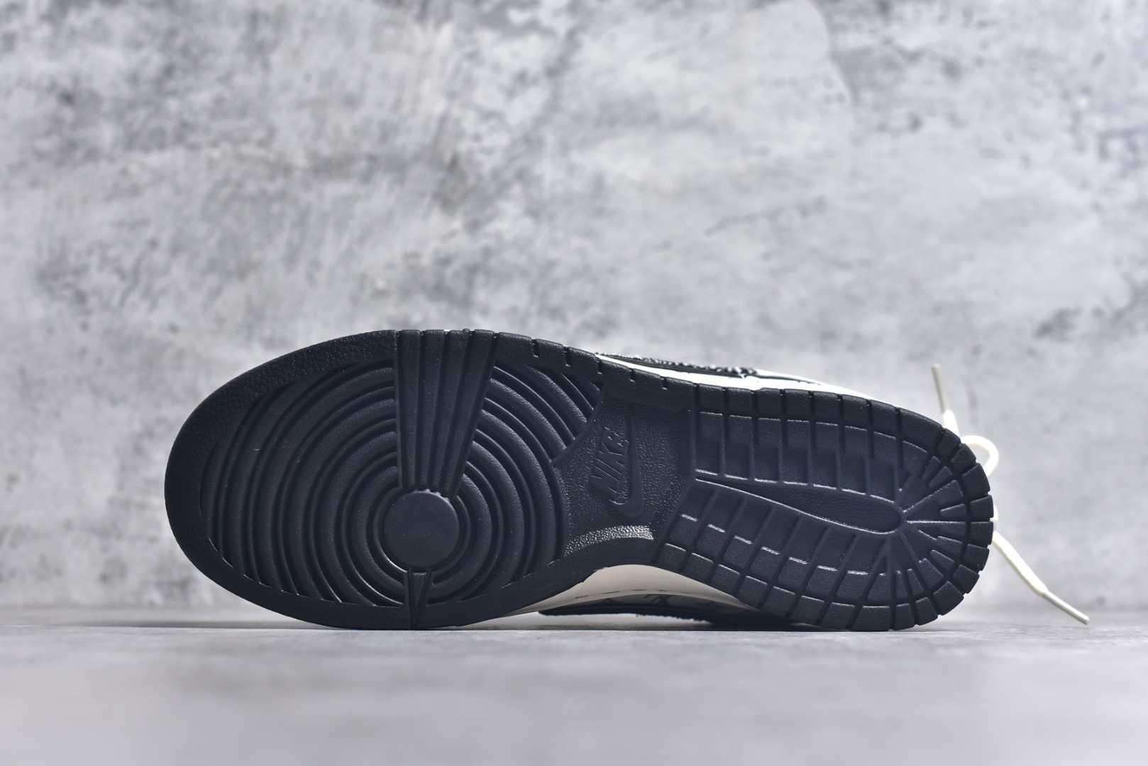 图片[6]-#Nike SB Dunk Low LV联名 绑带织布黑白勾 周年高端定制 低帮休闲板鞋 YX5066-338 #定制鞋盒 大厂纯原品质出货 超高清洁度 皮料切割干净无任何毛边 细节完美 尺码：36 36.5 37.5 38 36.5 39 40 40.5 41 42 42.5 43 44 44.5 45 9.E5-选品中心