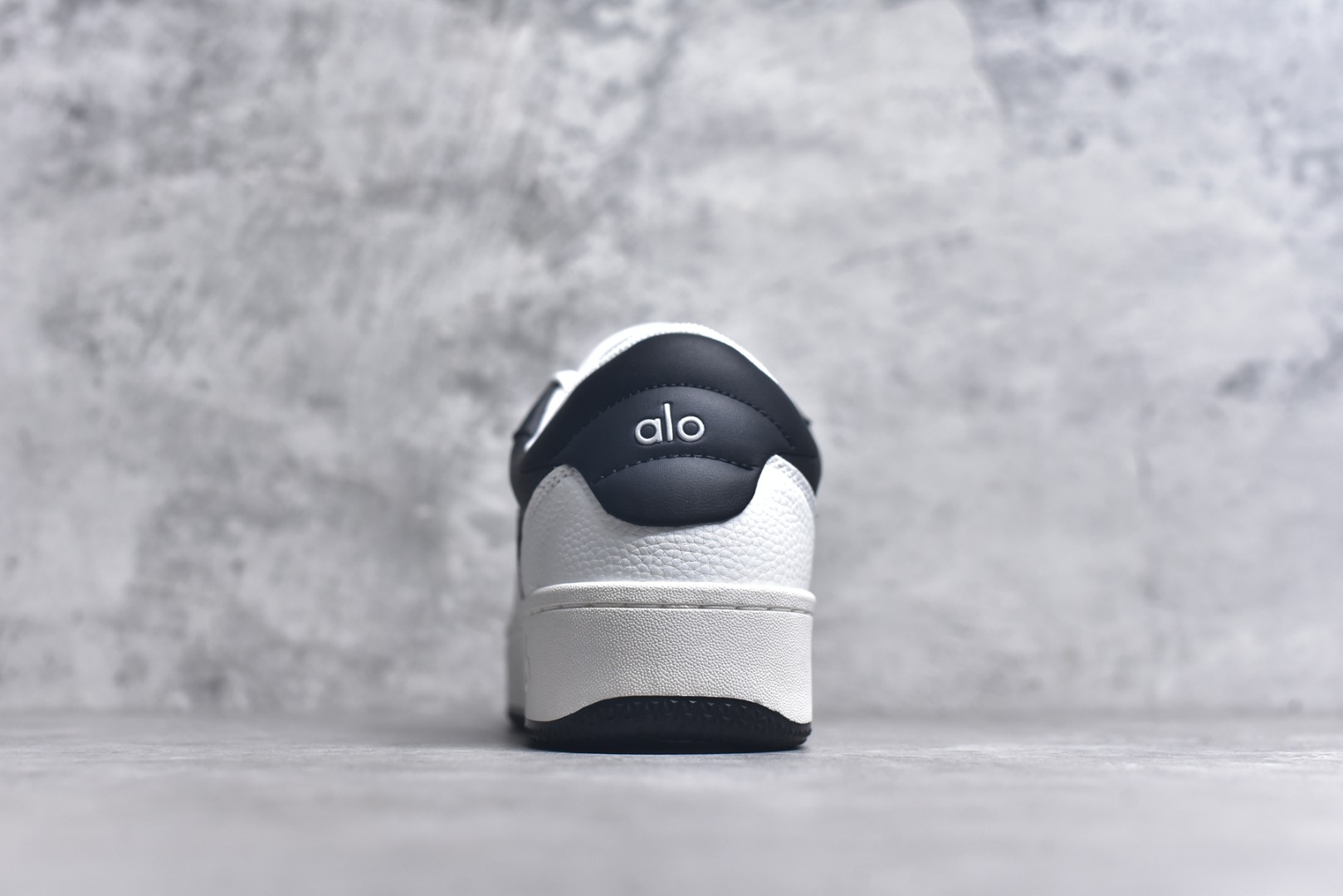 图片[5]-#Alo Yoga Recovery Mode 128人气单品 舒适简约防滑耐磨低帮休闲板鞋 #Alo Yoga于2007年创立于洛杉矶，意在传播有意识的运动，同时激发人们的健康意识与创造力。品牌的核心理念在于制作能够带来完美体验的瑜伽服饰与功能性单品，让有意识的运动融入并改变生活。 尺码：36 36.5 37 37.5 38 38.5 39 40 41 41.5 42 42.5 43 44 45-选品中心