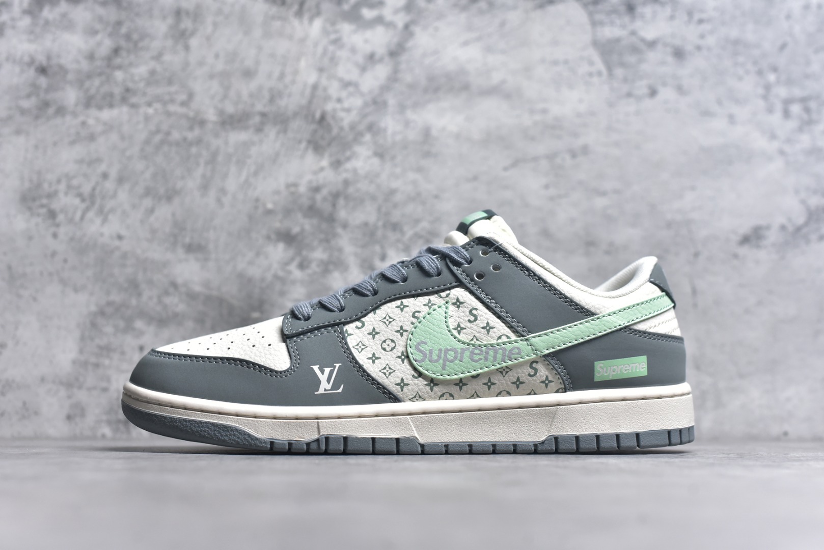 #Nike SB Dunk Low LV联名 青灰 周年高端定制 低帮休闲板鞋 ZH2598-278 #定制鞋盒 大厂纯原品质出货 超高清洁度 皮料切割干净无任何毛边 细节完美 尺码：36 36.5 37.5 38 38.5 39 40 40.5 41 42 42.5 43 44 44.5 45 9.E5-选品中心