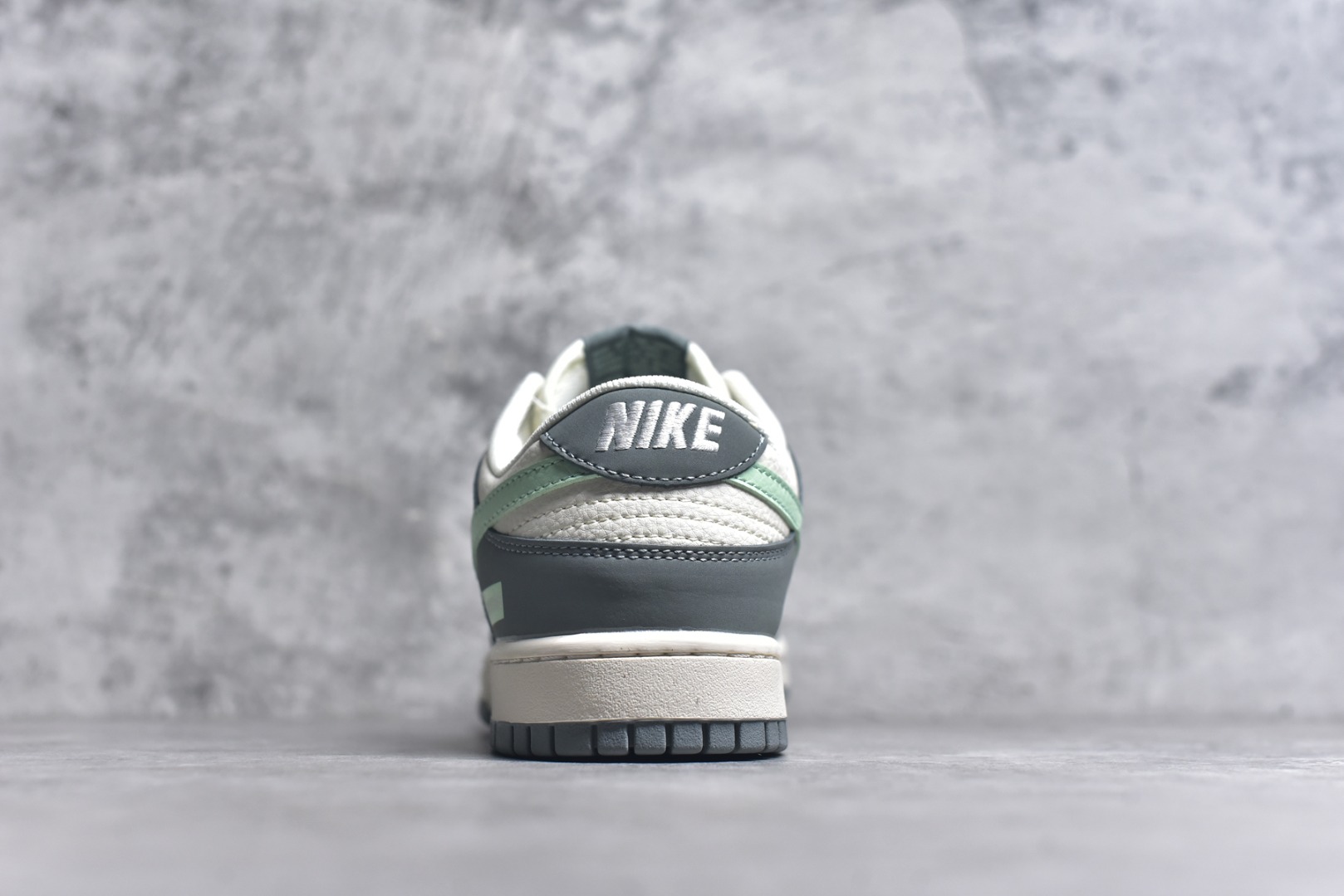 图片[5]-#Nike SB Dunk Low LV联名 青灰 周年高端定制 低帮休闲板鞋 ZH2598-278 #定制鞋盒 大厂纯原品质出货 超高清洁度 皮料切割干净无任何毛边 细节完美 尺码：36 36.5 37.5 38 38.5 39 40 40.5 41 42 42.5 43 44 44.5 45 9.E5-选品中心