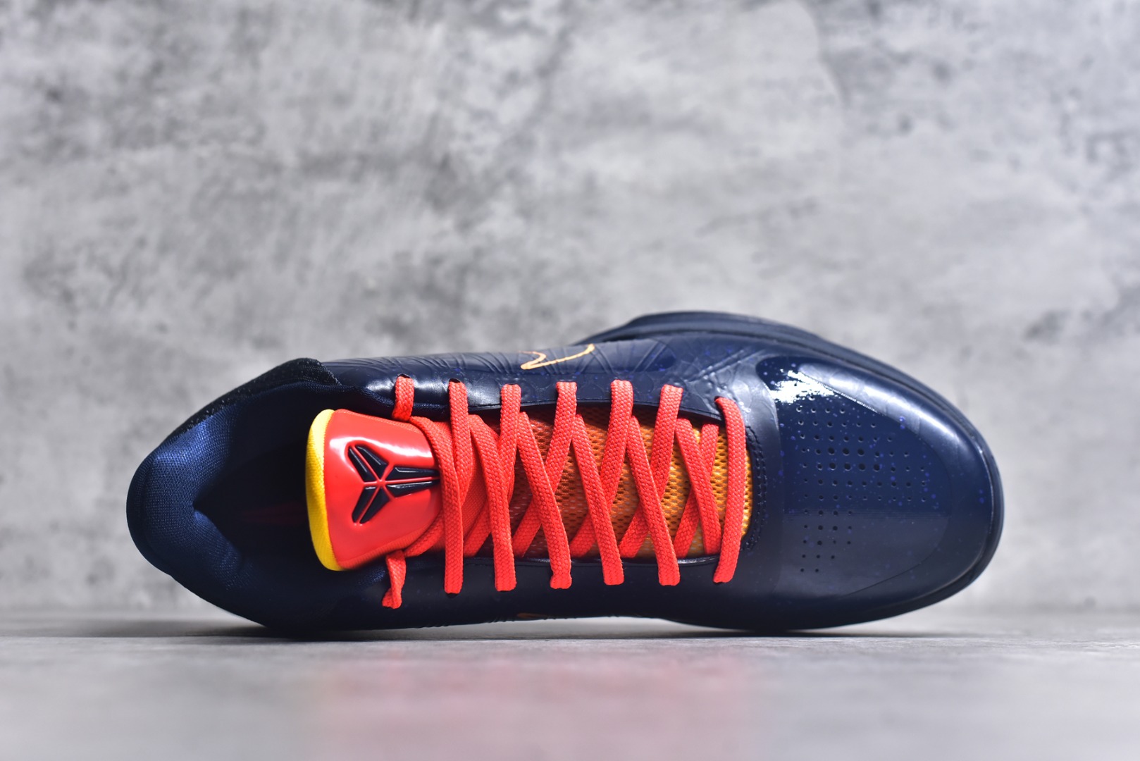 图片[4]-#灭世/Max Caitlin Clark x Nike Kobe 5 Protro “Indiana Fever” 科比5代克拉克森联名蓝色 IM3207-400 灭世海外球员版 搭载最高工艺标准 版型 外观 细节 用料 不同于市场主流货品 拒绝杀猪套牌纯原套路 欢迎对比品鉴 外观升级点：鞋头冲孔 后跟海绵填充 飞线质感 碳板纹理 纸板对位 悉数升级对标ZP 用料升级点：前掌气垫➕后掌马蹄zoom（增配）澎湃脚感 完美解决正品后掌泡棉衰减问题 版型尺码升级：海外球员版 前掌包裹提升 尺码增加US13 47.5码 适配 职业球员 灭世纯原海外球员版『质 价 比』拉满 拳打杀猪纯原 脚踢一眼假通货 高端外贸渠道口碑爆炸 尺码：39 40 40.5 41 42 42.5 43 44 44.5 45 46 47.5-选品中心