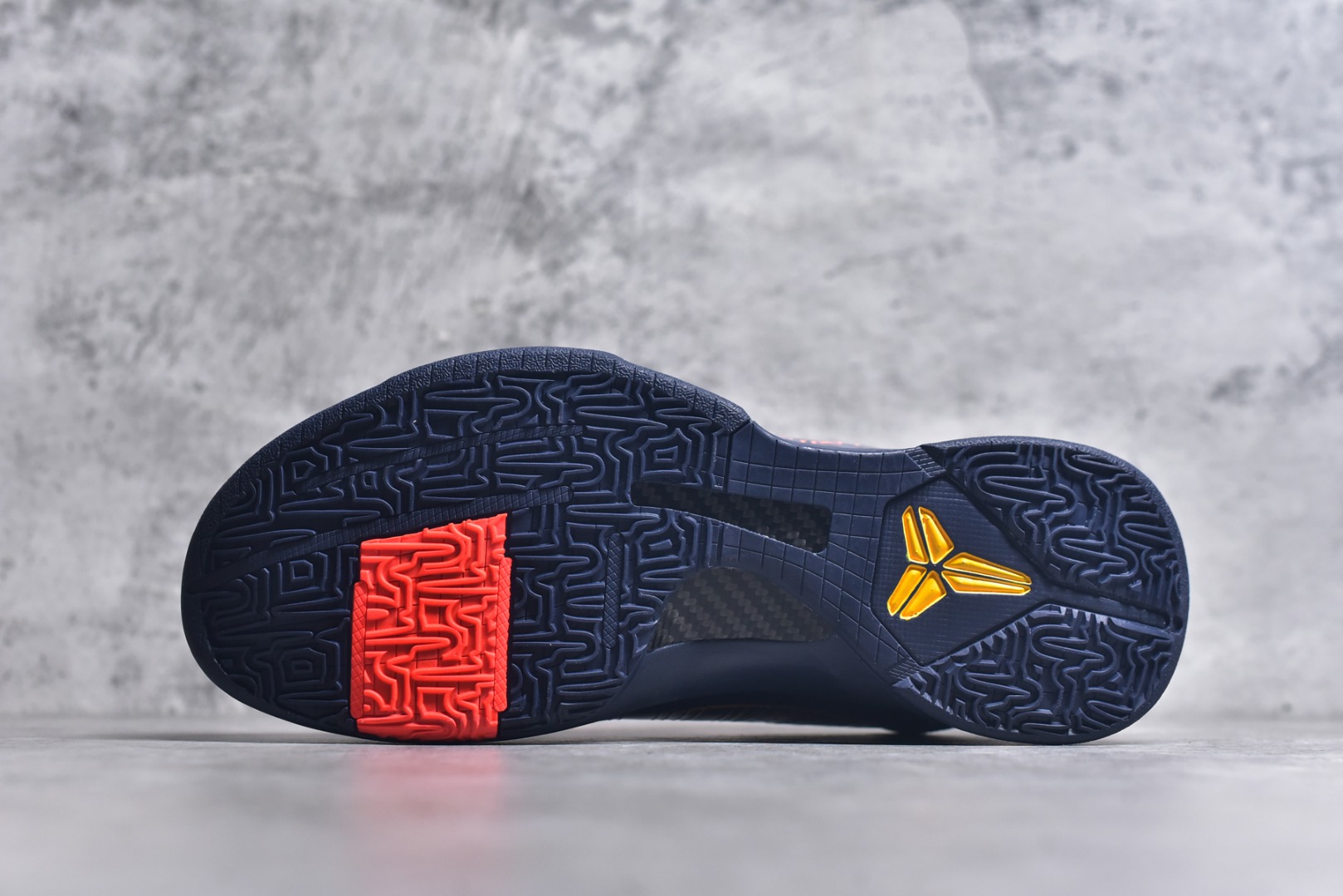 图片[6]-#灭世/Max Caitlin Clark x Nike Kobe 5 Protro “Indiana Fever” 科比5代克拉克森联名蓝色 IM3207-400 灭世海外球员版 搭载最高工艺标准 版型 外观 细节 用料 不同于市场主流货品 拒绝杀猪套牌纯原套路 欢迎对比品鉴 外观升级点：鞋头冲孔 后跟海绵填充 飞线质感 碳板纹理 纸板对位 悉数升级对标ZP 用料升级点：前掌气垫➕后掌马蹄zoom（增配）澎湃脚感 完美解决正品后掌泡棉衰减问题 版型尺码升级：海外球员版 前掌包裹提升 尺码增加US13 47.5码 适配 职业球员 灭世纯原海外球员版『质 价 比』拉满 拳打杀猪纯原 脚踢一眼假通货 高端外贸渠道口碑爆炸 尺码：39 40 40.5 41 42 42.5 43 44 44.5 45 46 47.5-选品中心