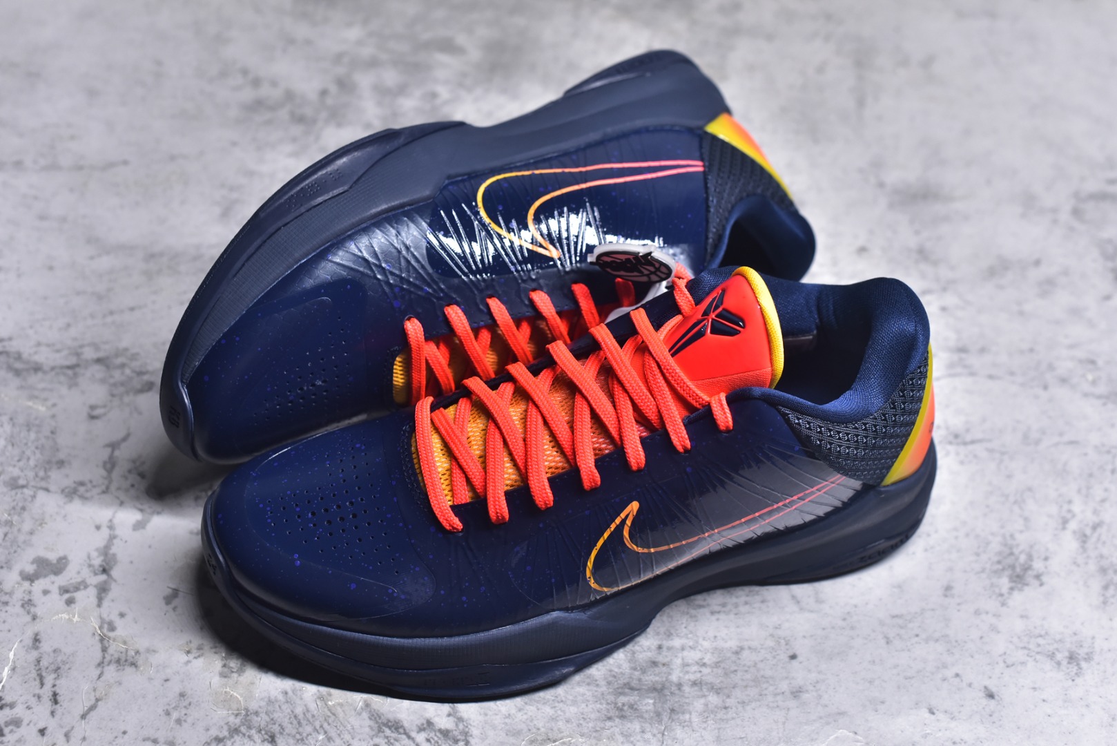 图片[7]-#灭世/Max Caitlin Clark x Nike Kobe 5 Protro “Indiana Fever” 科比5代克拉克森联名蓝色 IM3207-400 灭世海外球员版 搭载最高工艺标准 版型 外观 细节 用料 不同于市场主流货品 拒绝杀猪套牌纯原套路 欢迎对比品鉴 外观升级点：鞋头冲孔 后跟海绵填充 飞线质感 碳板纹理 纸板对位 悉数升级对标ZP 用料升级点：前掌气垫➕后掌马蹄zoom（增配）澎湃脚感 完美解决正品后掌泡棉衰减问题 版型尺码升级：海外球员版 前掌包裹提升 尺码增加US13 47.5码 适配 职业球员 灭世纯原海外球员版『质 价 比』拉满 拳打杀猪纯原 脚踢一眼假通货 高端外贸渠道口碑爆炸 尺码：39 40 40.5 41 42 42.5 43 44 44.5 45 46 47.5-选品中心