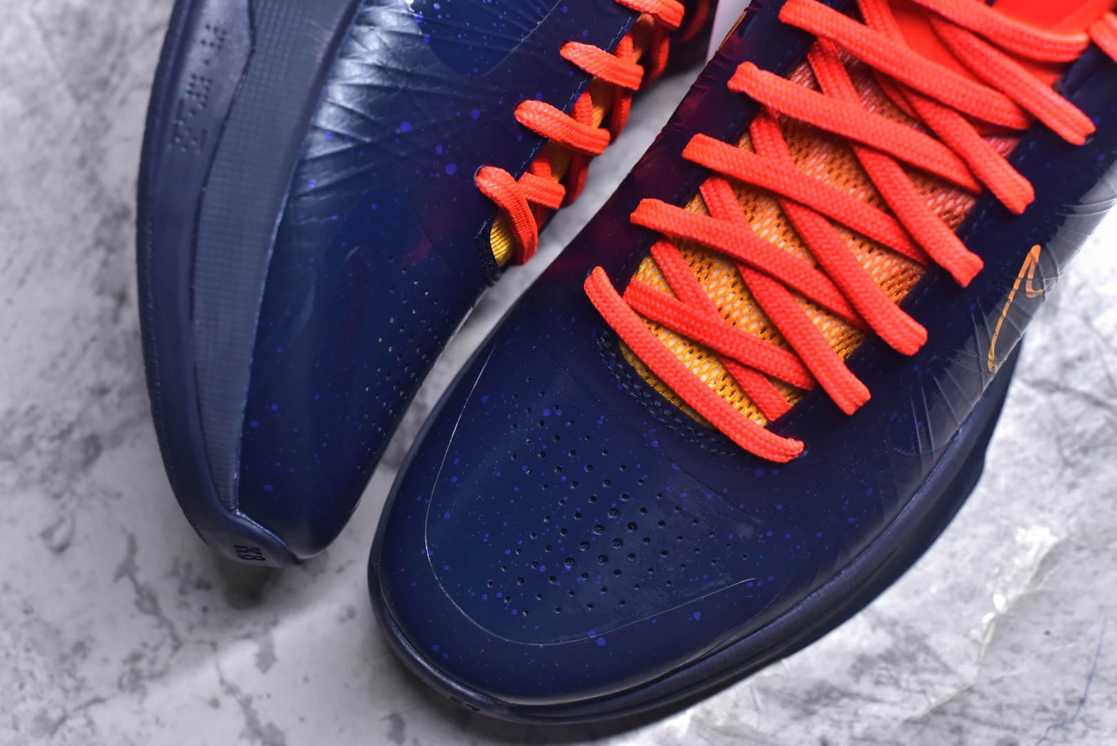 图片[8]-#灭世/Max Caitlin Clark x Nike Kobe 5 Protro “Indiana Fever” 科比5代克拉克森联名蓝色 IM3207-400 灭世海外球员版 搭载最高工艺标准 版型 外观 细节 用料 不同于市场主流货品 拒绝杀猪套牌纯原套路 欢迎对比品鉴 外观升级点：鞋头冲孔 后跟海绵填充 飞线质感 碳板纹理 纸板对位 悉数升级对标ZP 用料升级点：前掌气垫➕后掌马蹄zoom（增配）澎湃脚感 完美解决正品后掌泡棉衰减问题 版型尺码升级：海外球员版 前掌包裹提升 尺码增加US13 47.5码 适配 职业球员 灭世纯原海外球员版『质 价 比』拉满 拳打杀猪纯原 脚踢一眼假通货 高端外贸渠道口碑爆炸 尺码：39 40 40.5 41 42 42.5 43 44 44.5 45 46 47.5-选品中心