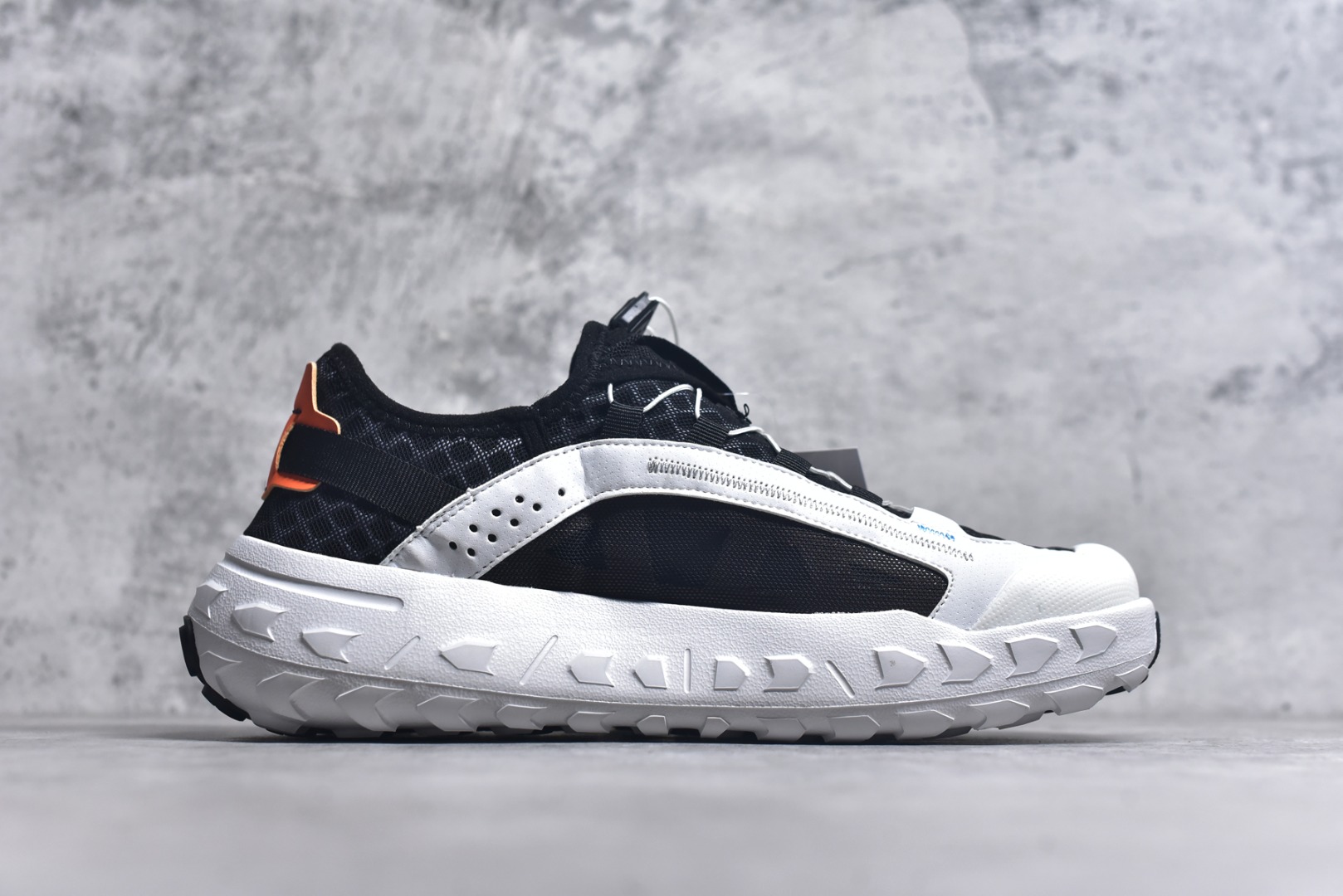图片[3]-#SALOMON 萨洛蒙solamphibian新款春夏季户外溯溪涉水轮胎鞋 这款鞋具备水陆两栖功能，采用厚底设计，增强舒适度和抓地力。鞋面由织物网眼布和合成革拼接，具有优良的透气性和强度。后跟处的卡扣式松紧带和快速系带系统提供个性化贴合，确保穿着舒适。 货号：477002-28 尺码：36 36.5 37.5 38 38.5 39 40 40.5 41 42 42.5 43 44 45 46-选品中心