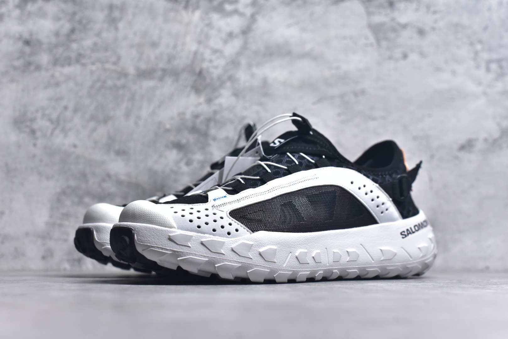 图片[2]-#SALOMON 萨洛蒙solamphibian新款春夏季户外溯溪涉水轮胎鞋 这款鞋具备水陆两栖功能，采用厚底设计，增强舒适度和抓地力。鞋面由织物网眼布和合成革拼接，具有优良的透气性和强度。后跟处的卡扣式松紧带和快速系带系统提供个性化贴合，确保穿着舒适。 货号：477002-28 尺码：36 36.5 37.5 38 38.5 39 40 40.5 41 42 42.5 43 44 45 46-选品中心