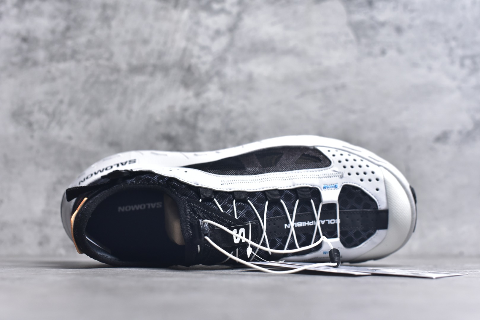 图片[4]-#SALOMON 萨洛蒙solamphibian新款春夏季户外溯溪涉水轮胎鞋 这款鞋具备水陆两栖功能，采用厚底设计，增强舒适度和抓地力。鞋面由织物网眼布和合成革拼接，具有优良的透气性和强度。后跟处的卡扣式松紧带和快速系带系统提供个性化贴合，确保穿着舒适。 货号：477002-28 尺码：36 36.5 37.5 38 38.5 39 40 40.5 41 42 42.5 43 44 45 46-选品中心